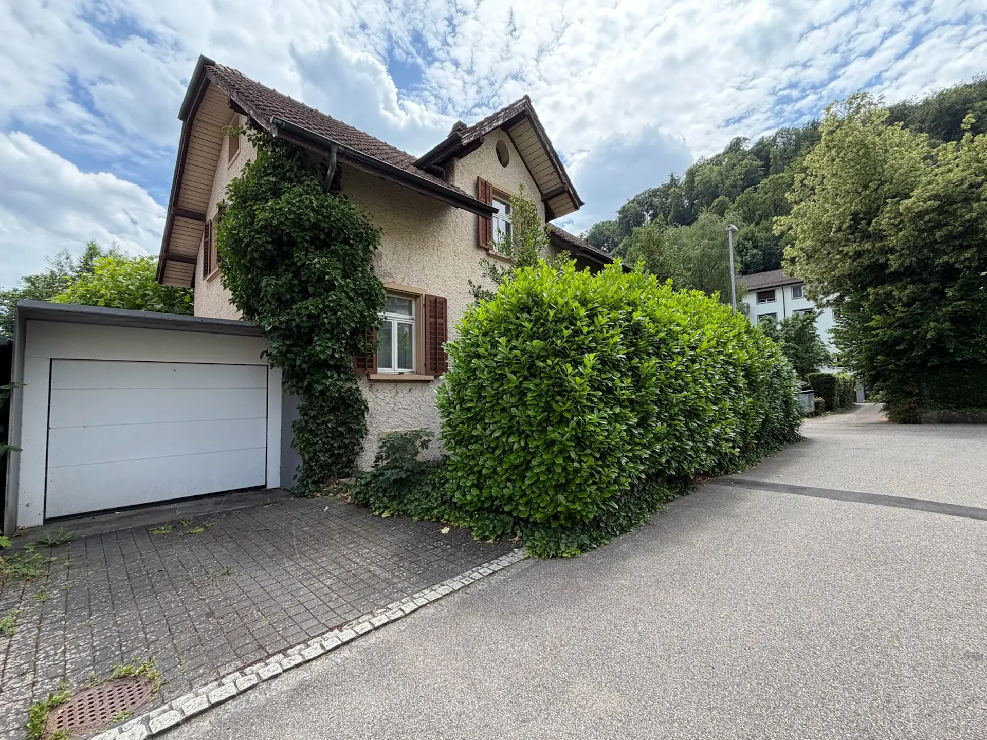 Vivere nel verde: Affascinante casa unifamiliare di 5,5 locali con giardino