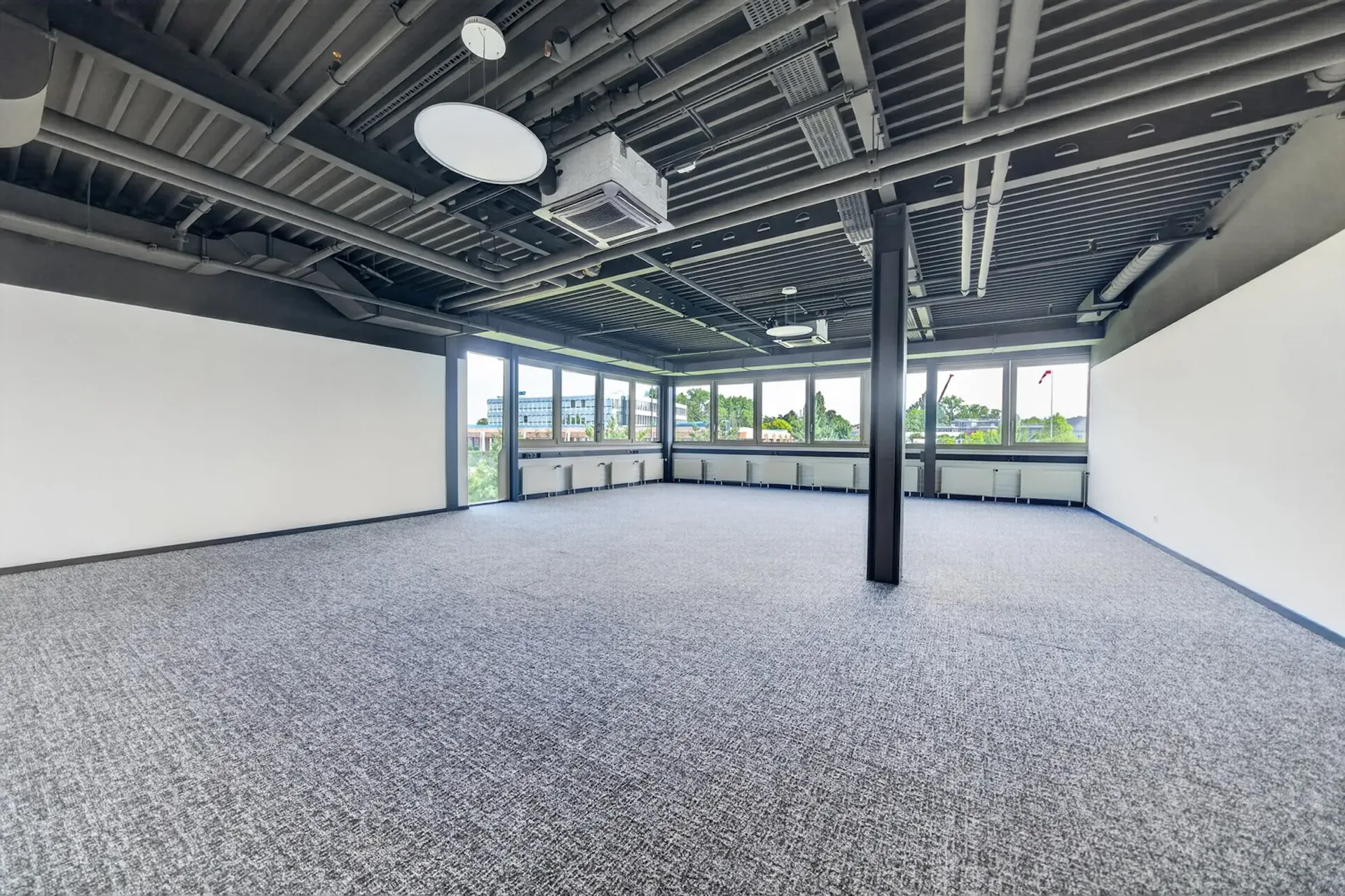 Büros von 100m2 zur Miete in Saint-Sulpice