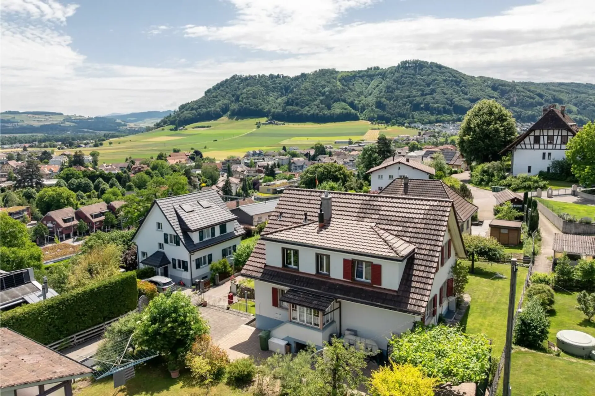 Living with a view - Spacious family house with apartments in Belp