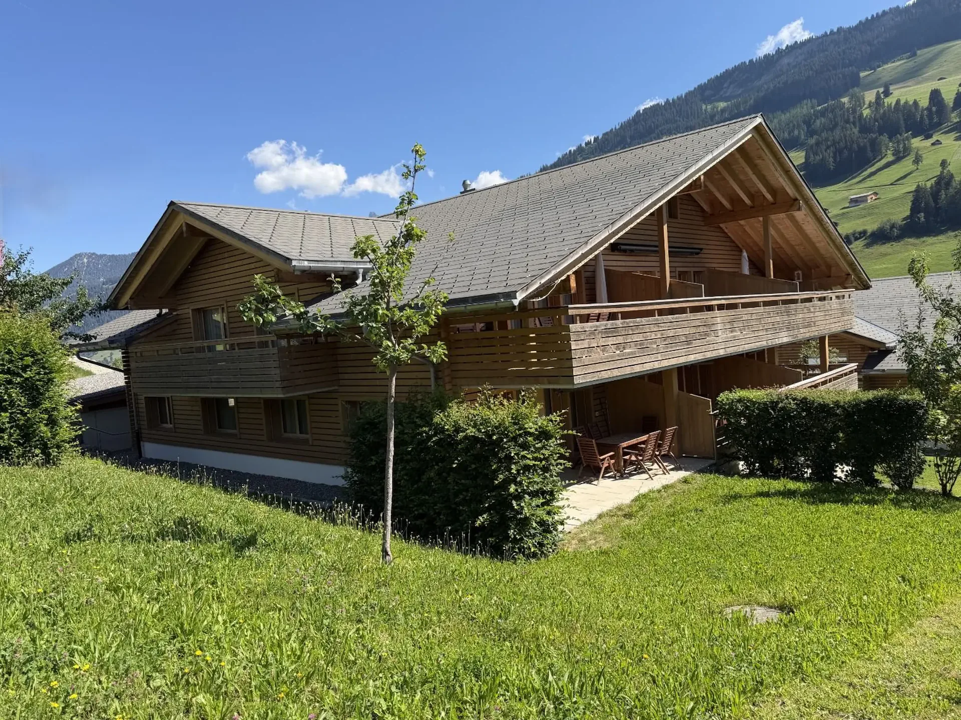 Appartement de vacances de 3½ pièces baigné de lumière au cœur de la belle station de Lenk !