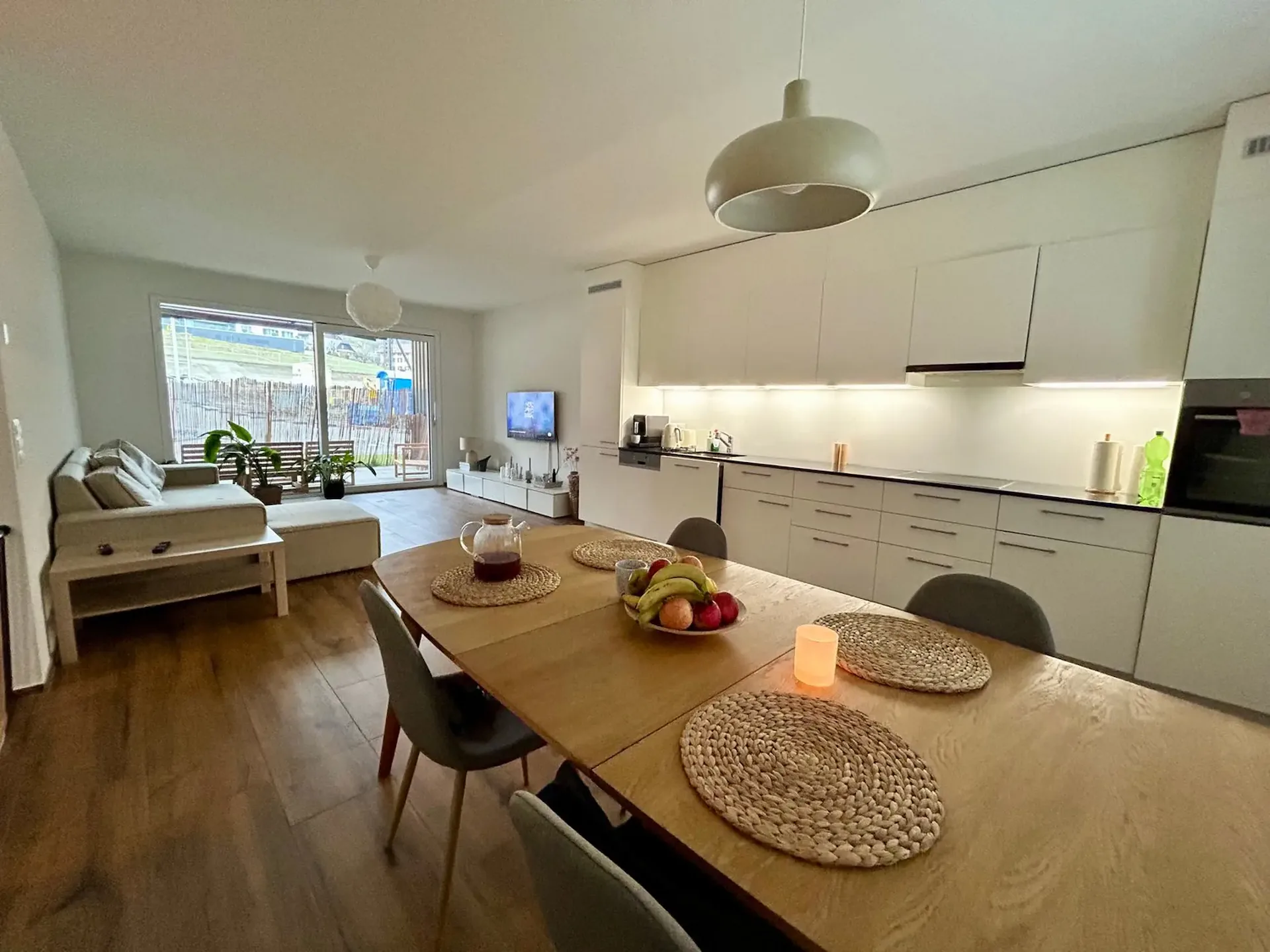 Appartamento moderno 3.5 locali al piano terra a Rickenbach – Edificio nuovo con balcone e ascensore