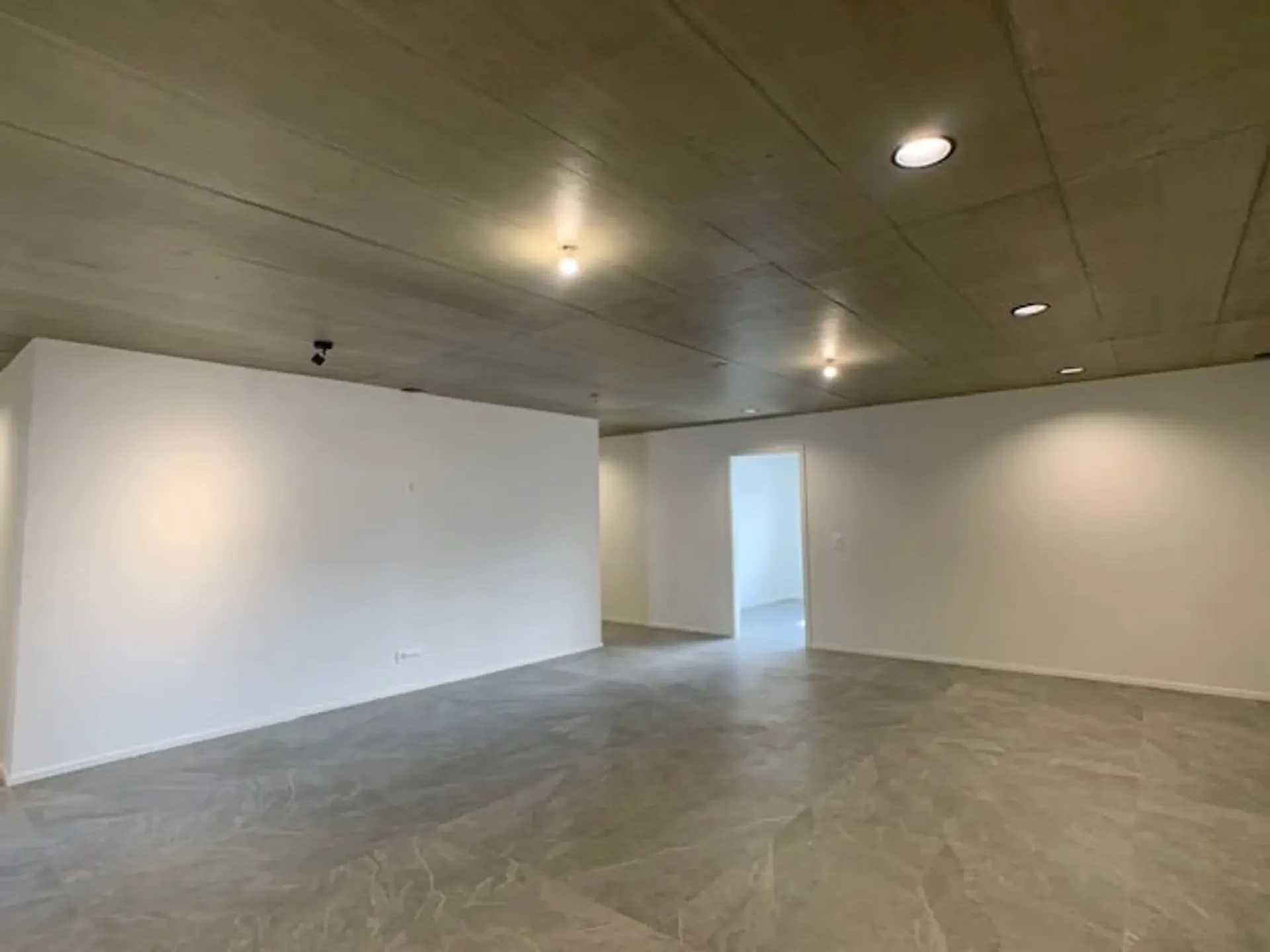 Ampia superficie amministrativa moderna di 8 locali