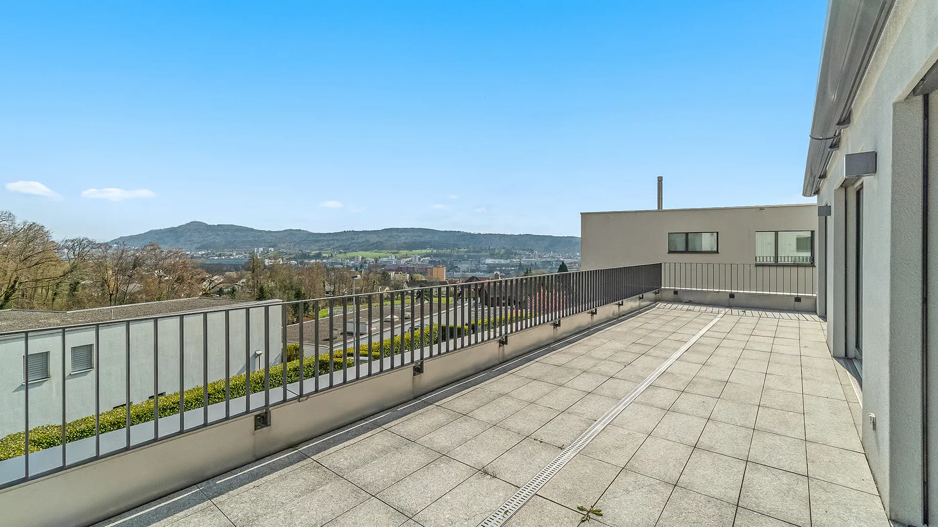 Moderne Wohnung mit Weitblick in Stadtnähe