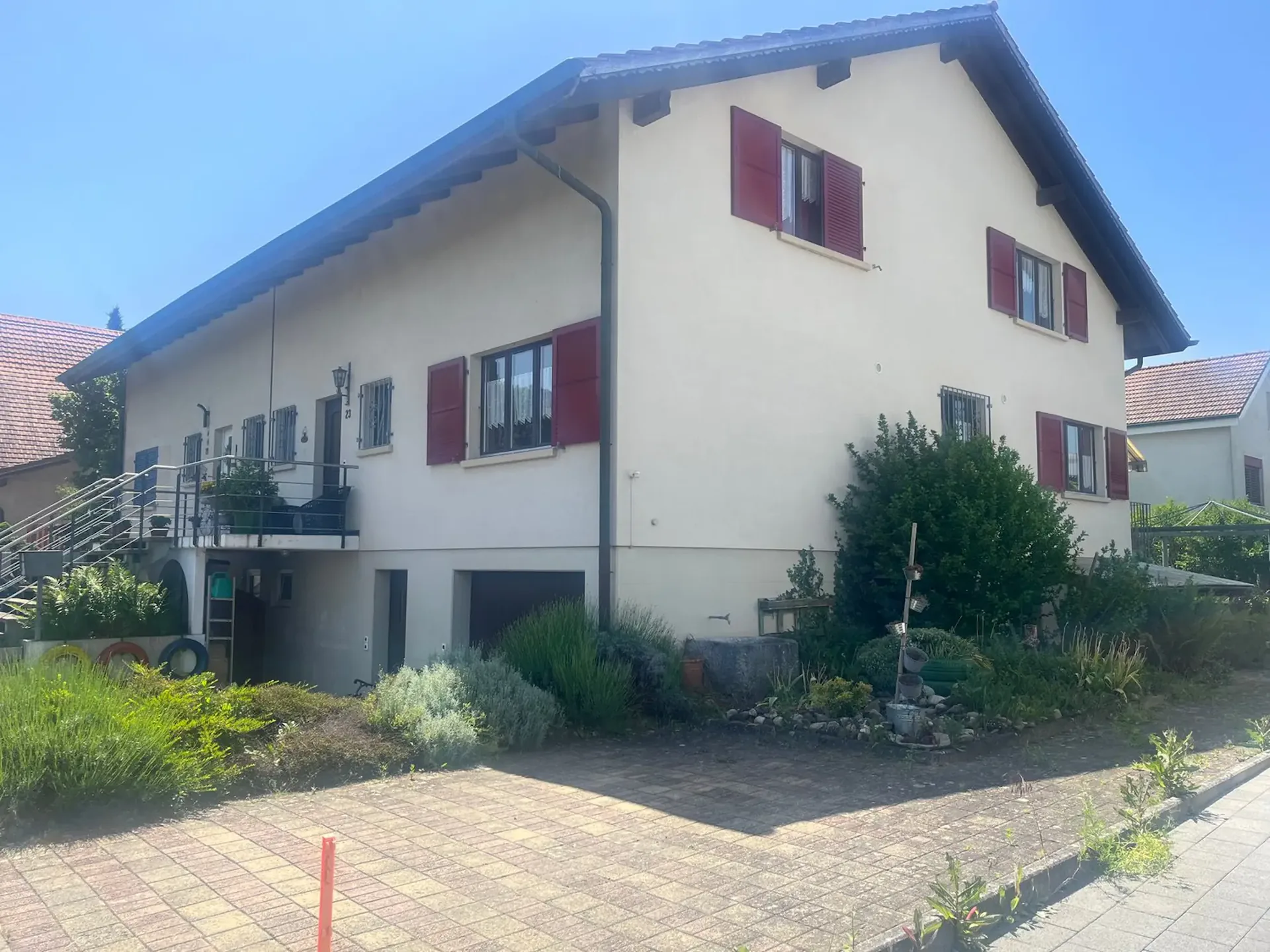 NEW PRICE! Affordable, spacious 7.5-room DEFH with annex for 2 generations