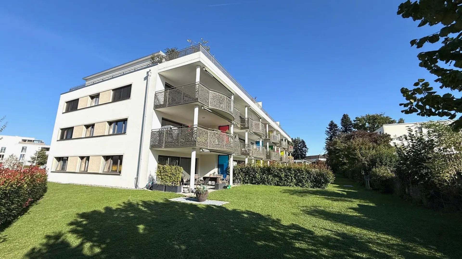 Appartement de jardin moderne 4.5 pièces (118 m²) avec 305 m² de jardin privé
