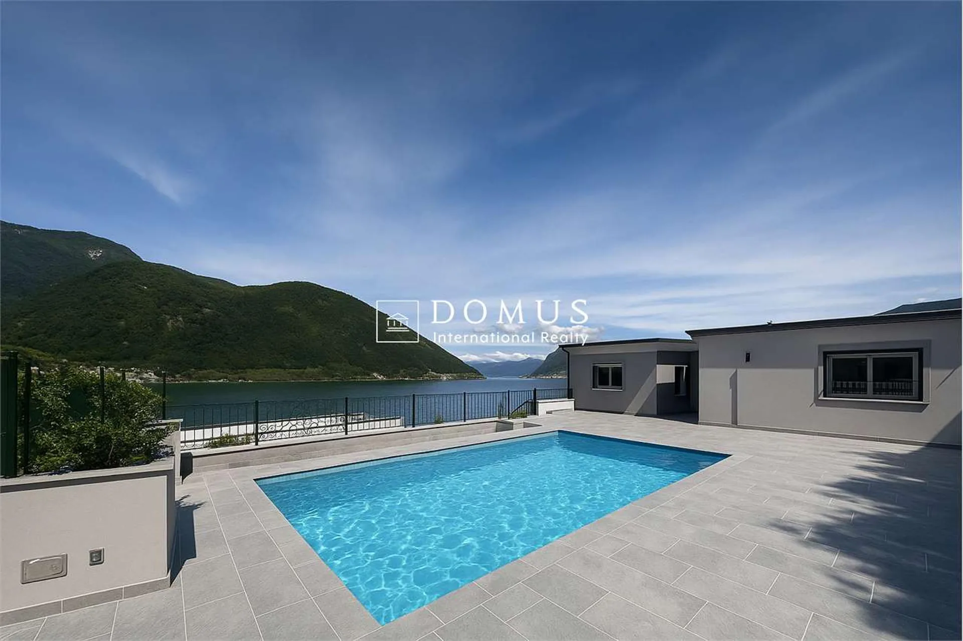 Villa with pool, lake view and grotto
