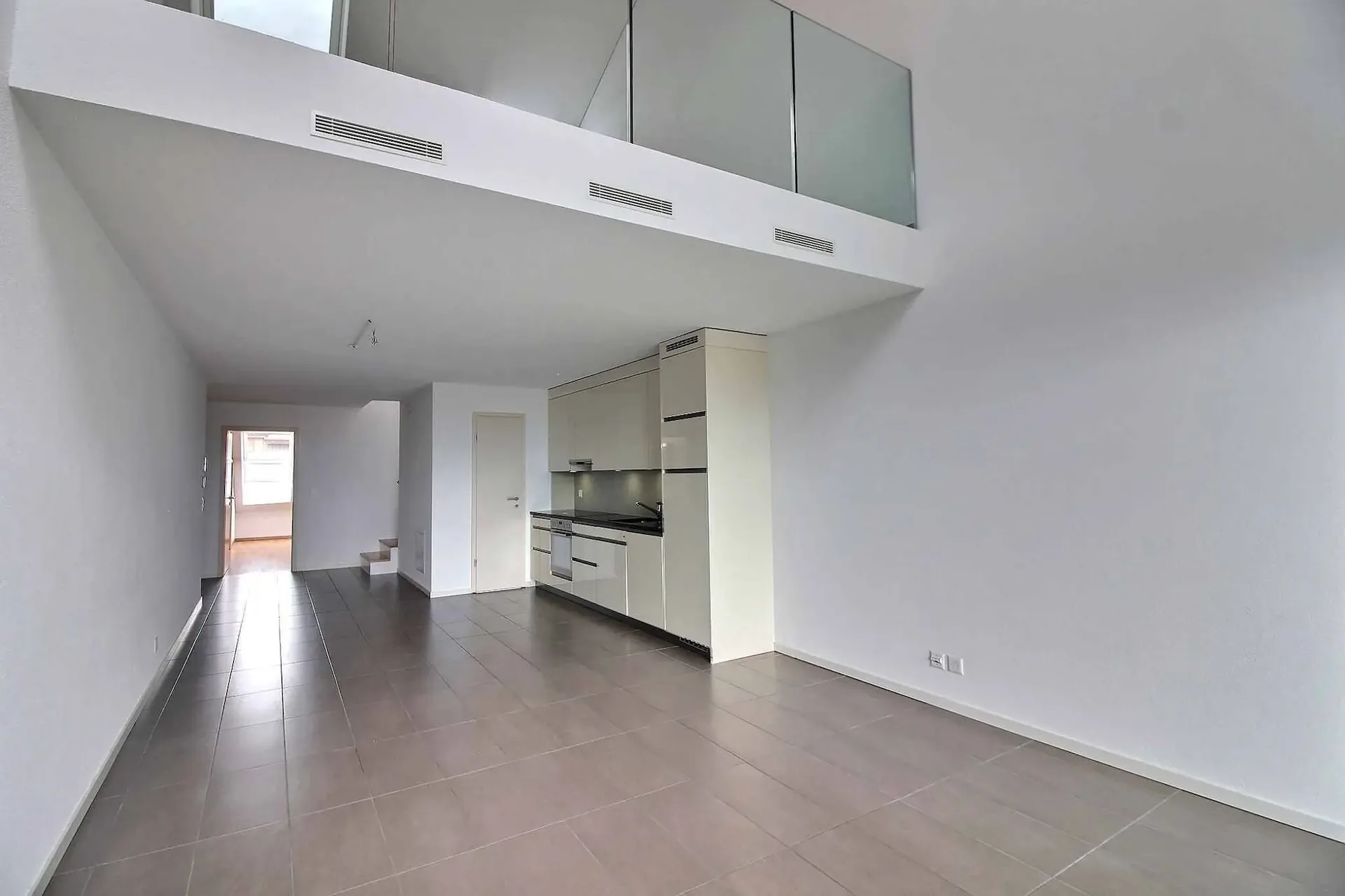 Beautiful 3.5-room apartment with mezzanine and loggia in Gollion