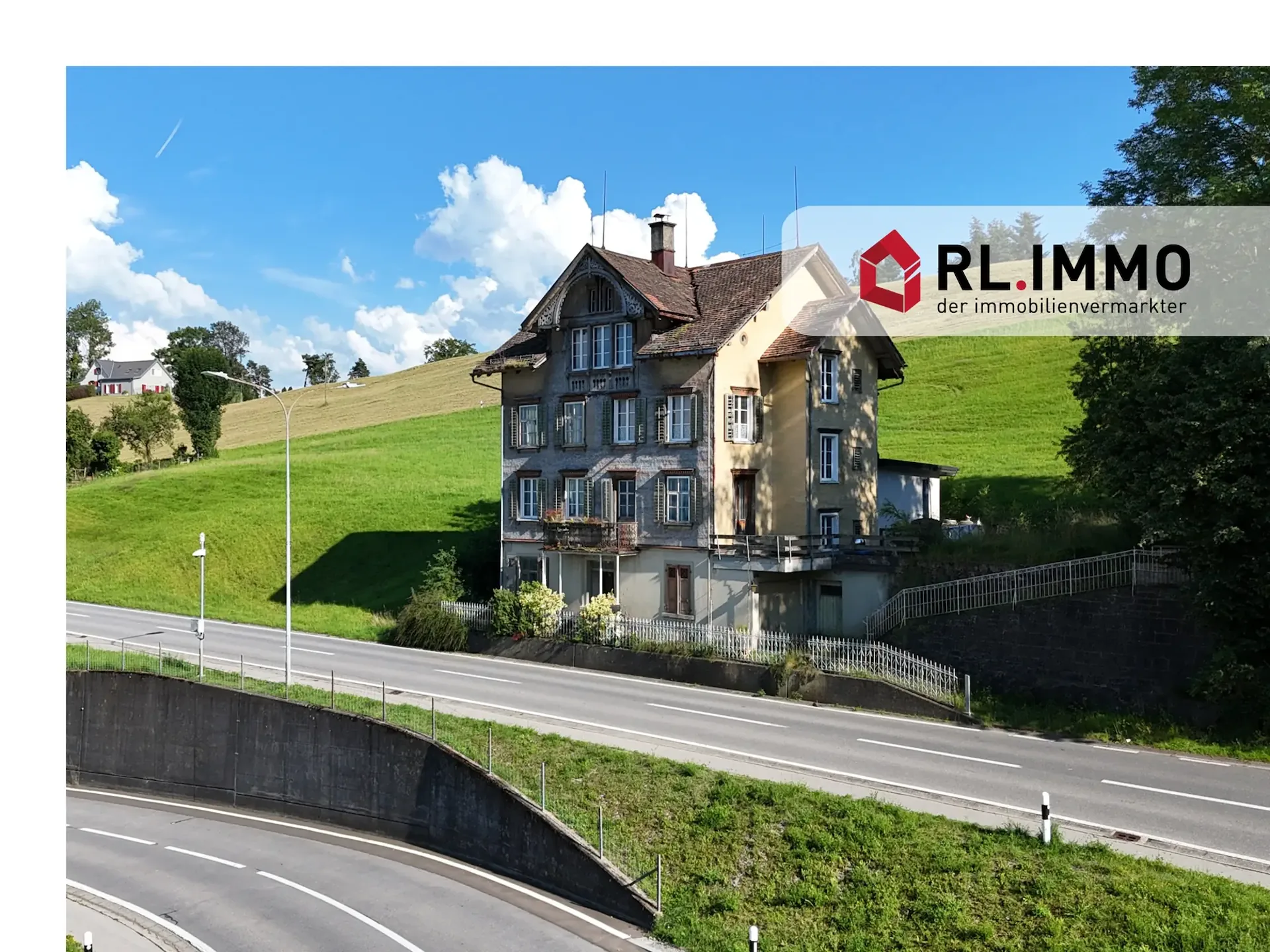 Single-family house with approved expansion project in Walzenhausen