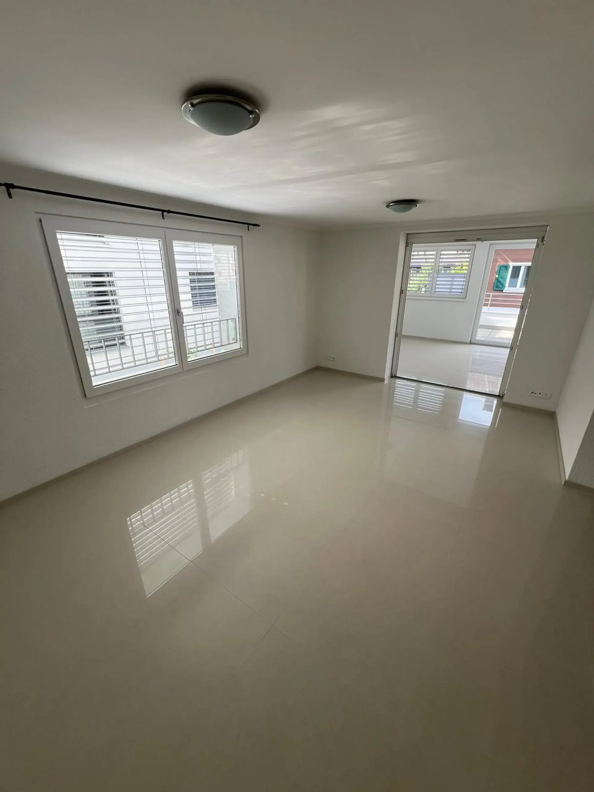 Modern 3.5-room apartment with winter garden & large balcony in Stansstad!