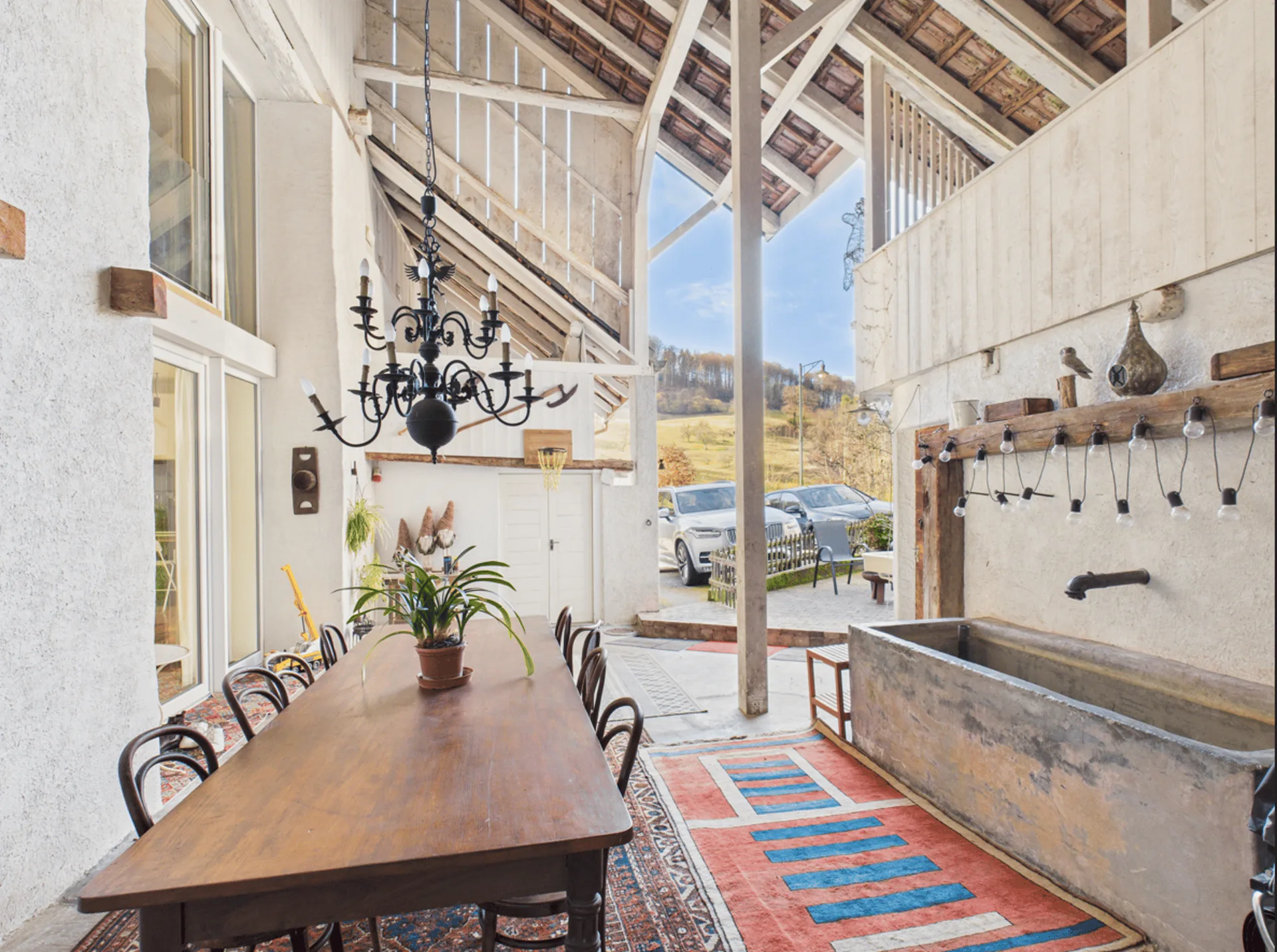 Exclusive residential ensemble with barn and annex