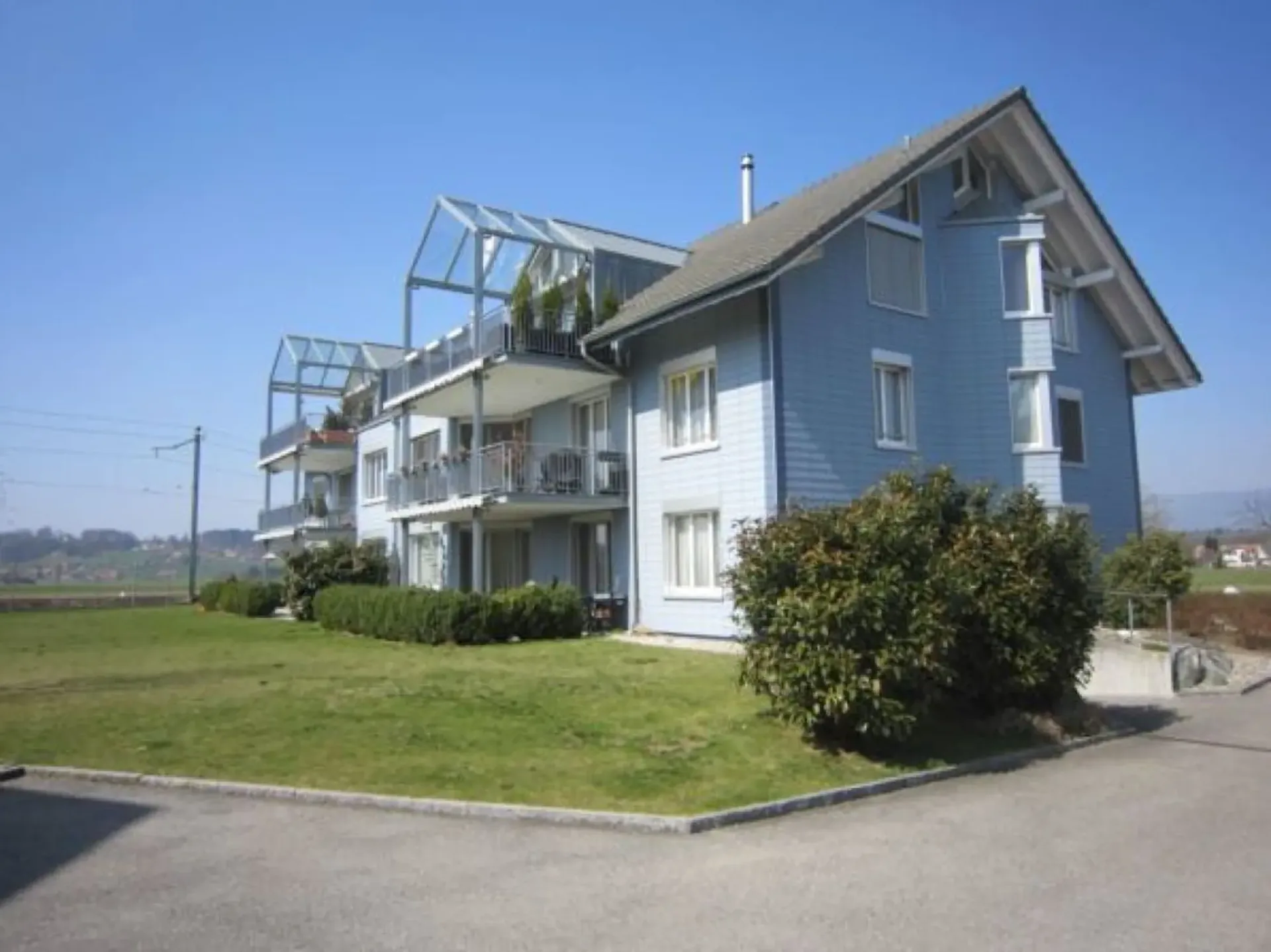 Exclusive 5 1/2-room apartment on the 1st floor with panoramic views in a prime, quiet location