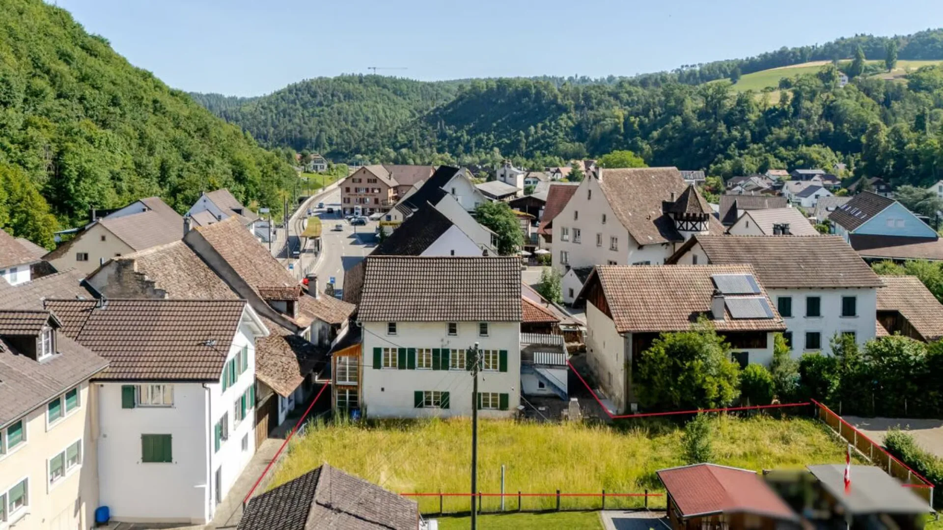 Historisches 11 Z' Haus mit zwei Garagen und viel Um-/Ausbaupotenzial