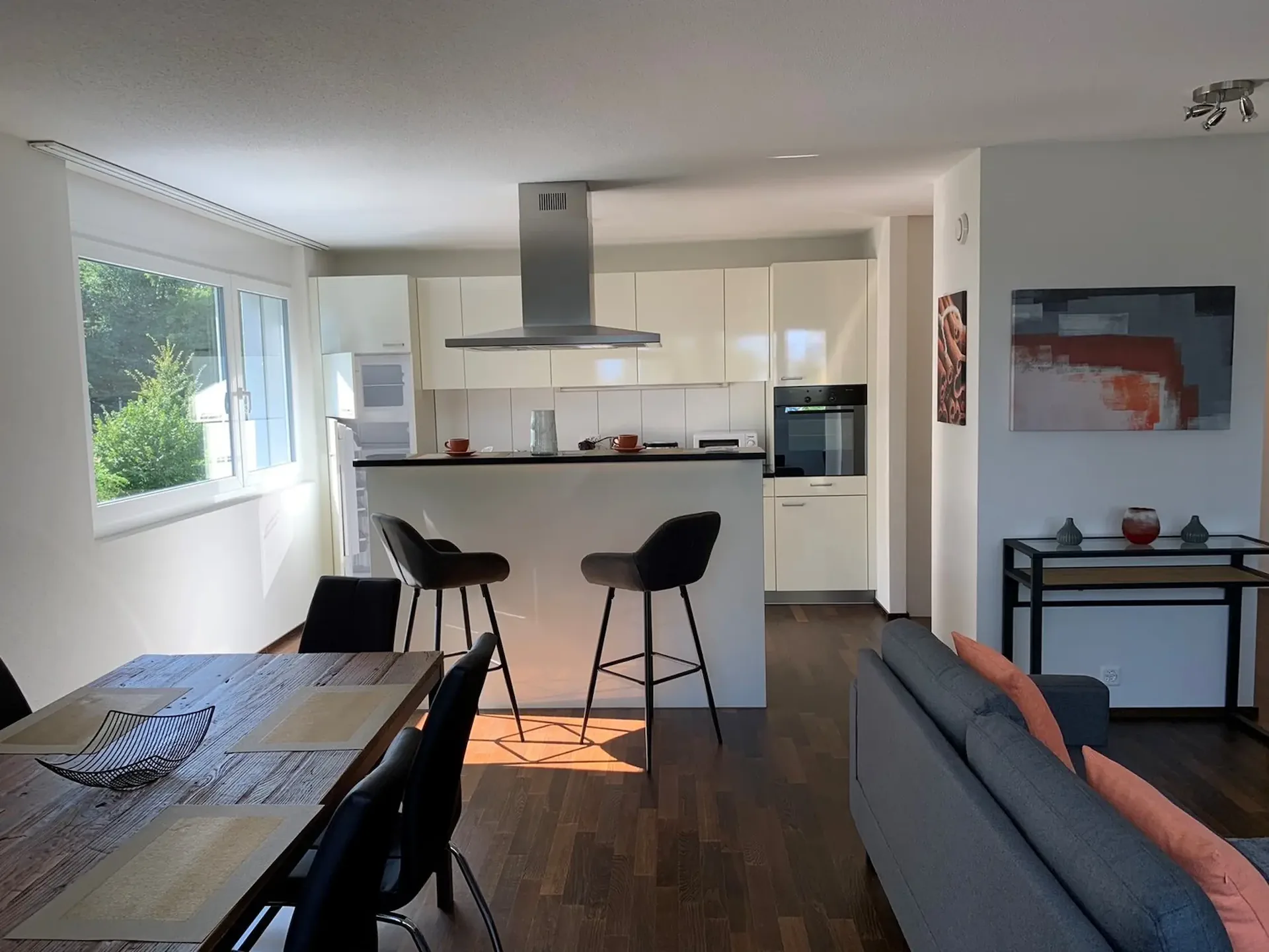 Möblierte 4.5-Zimmer-Wohnung, 3 Minuten vom See entfernt
