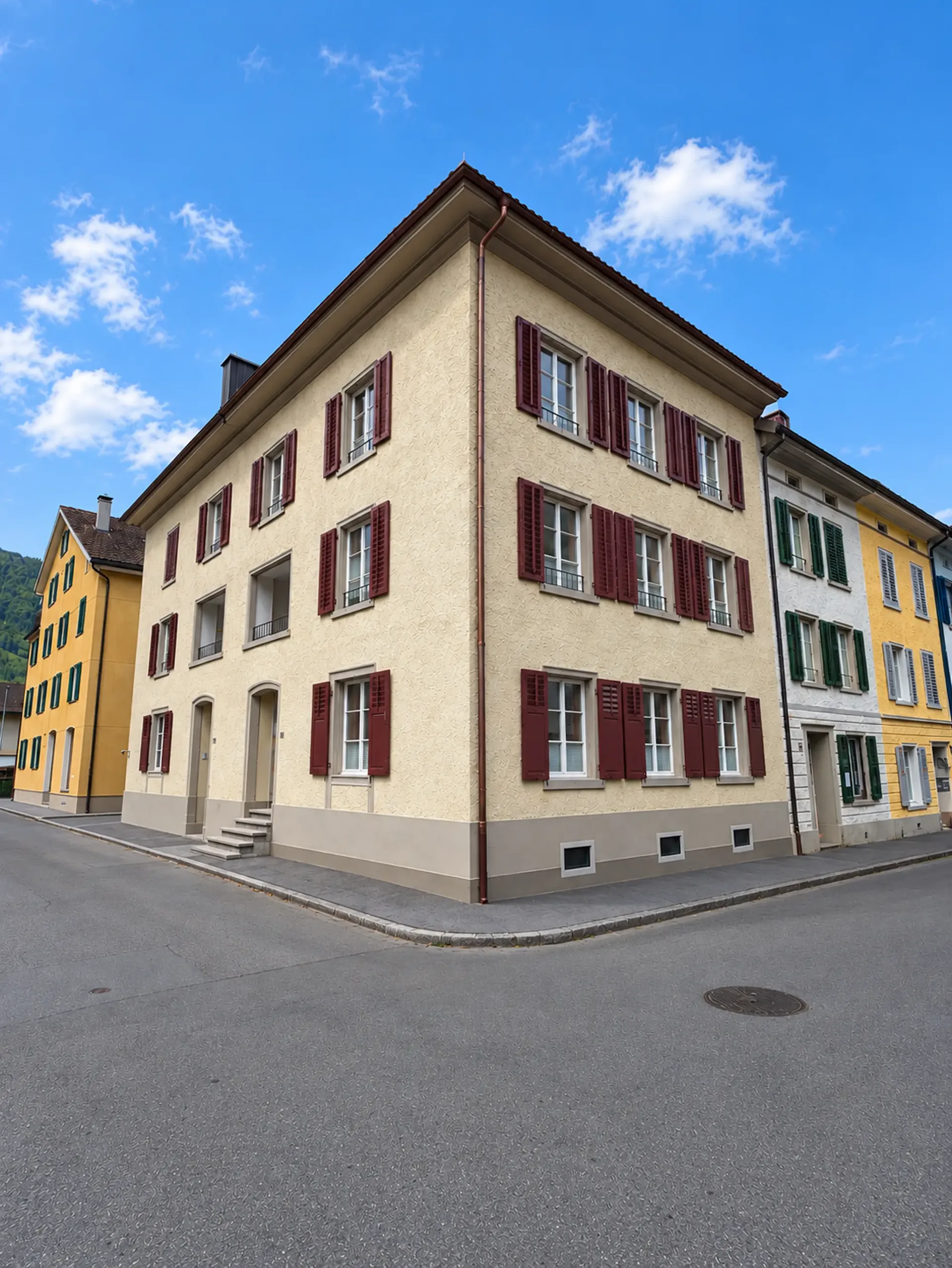 Charmantes 5.5-Zimmer-Reihenhaus an ruhiger - aber zentraler Lage in Ennenda
