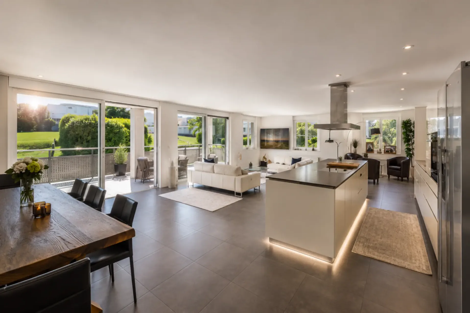 Exclusive 4.5-room apartment with impressive ceiling height and large terrace in Rümlang