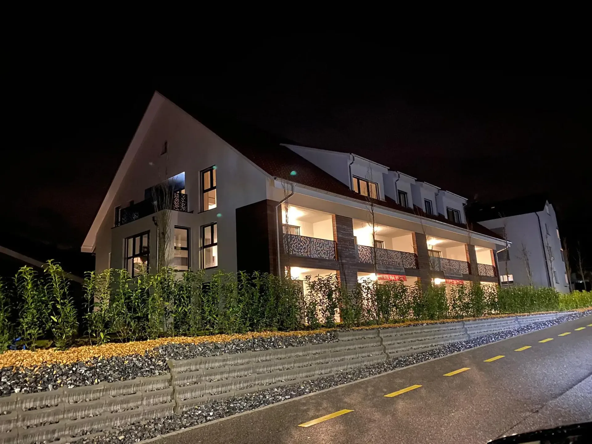 Appartement luxueux 2 1/2 pièces avec tour de buanderie privée et grand balcon