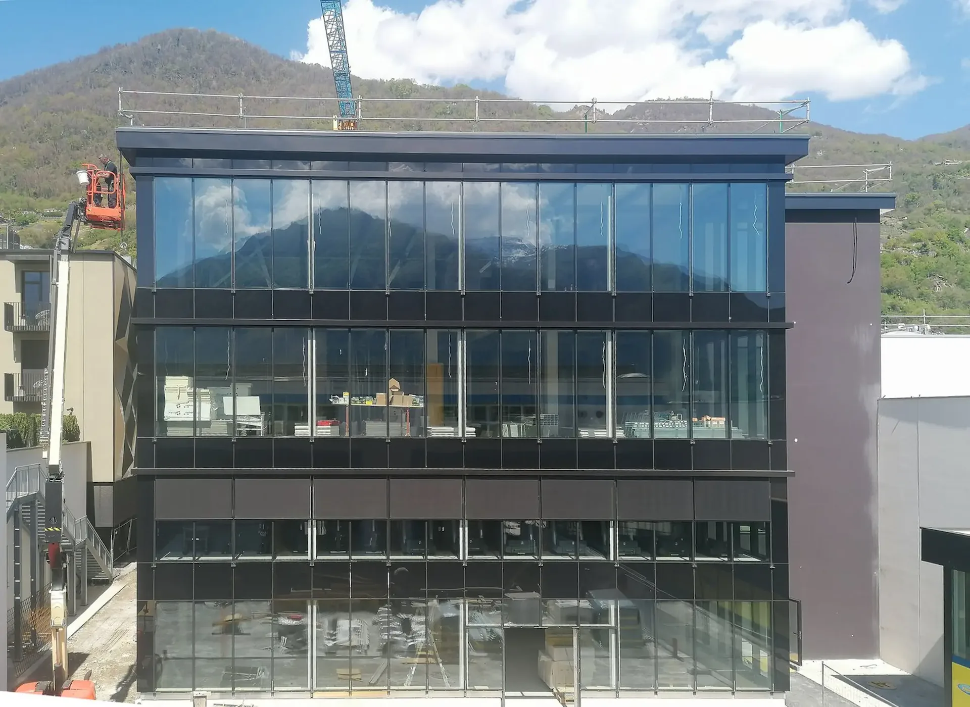 Riazzino-Locarno_Ufficio/Medical 560 mq
