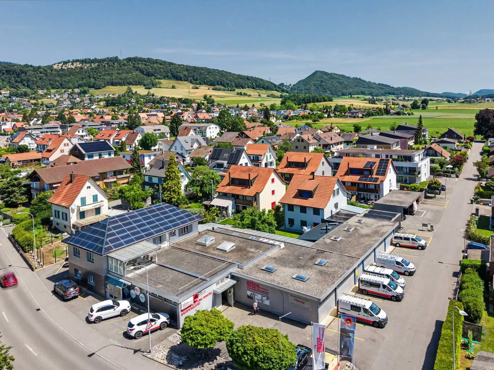 Büro- und Gewerbeliegenschaft an der Hauptstrasse in Lostorf mit Neubaupotenzial