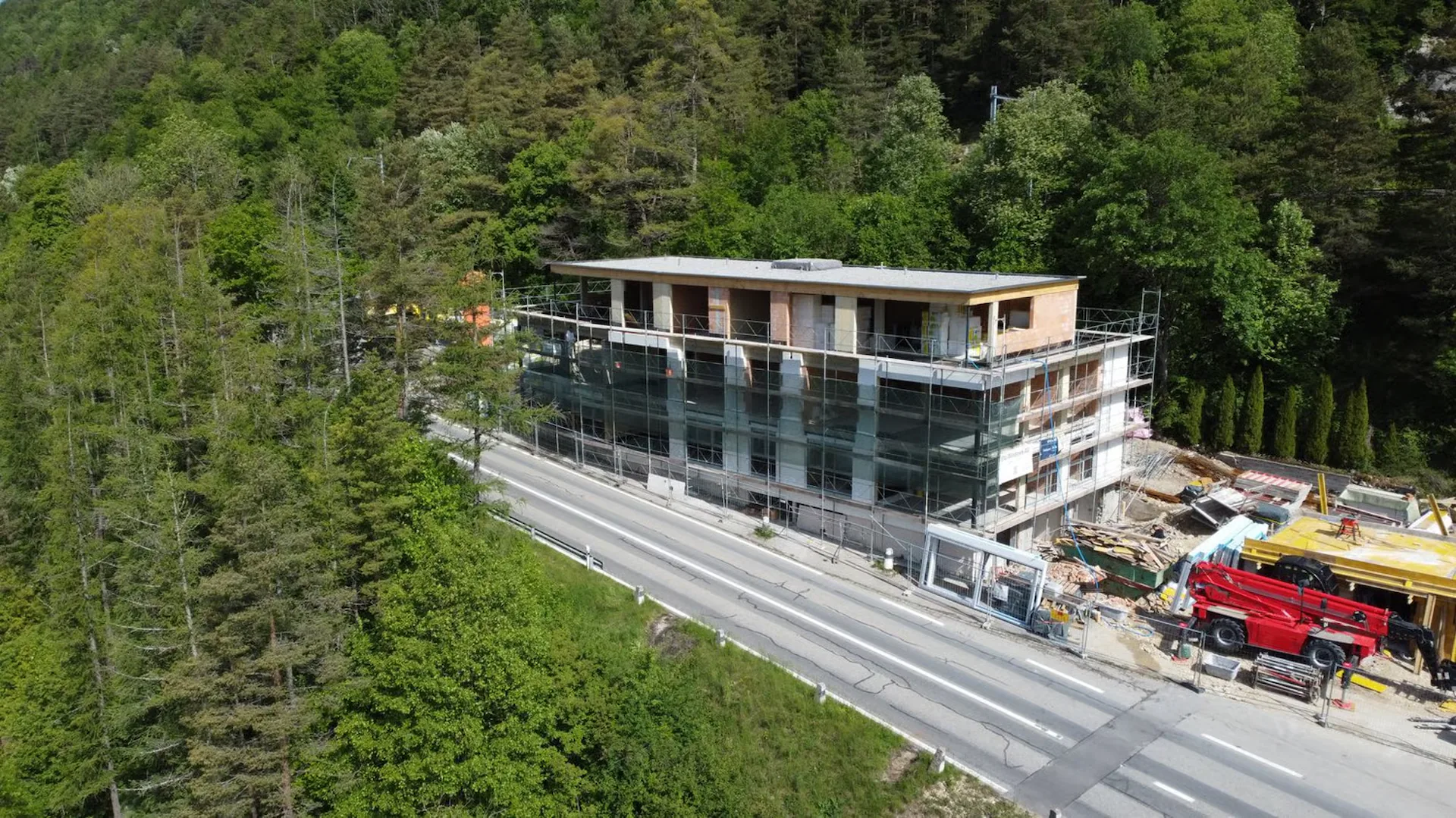 Appartamento luminoso di 4.5 locali sul bordo del bosco