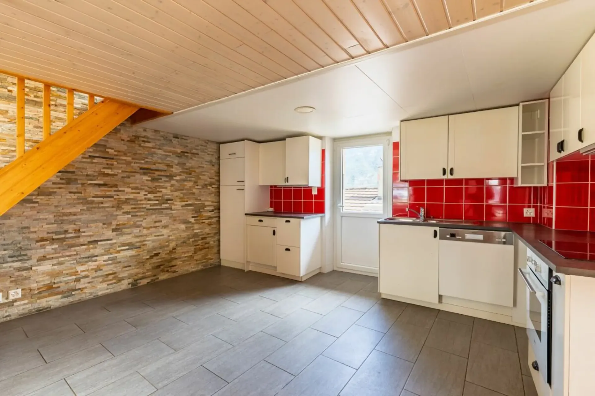 A house, 2 apartments and YIELD!