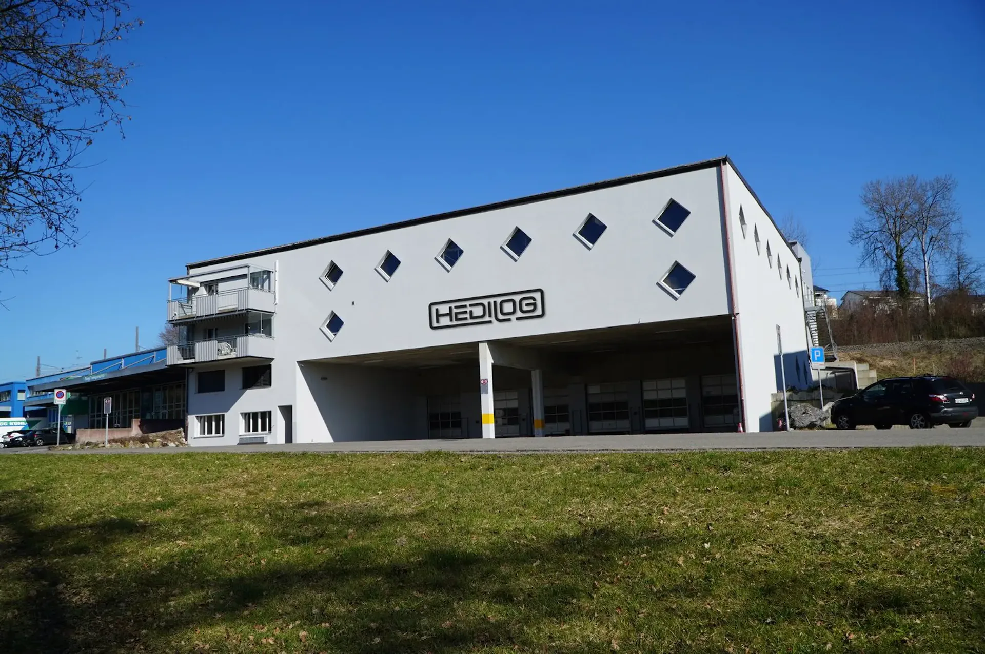 Halbautomatisches Palettenlager in Hedingen – bis 1200 Paletten verfügbar