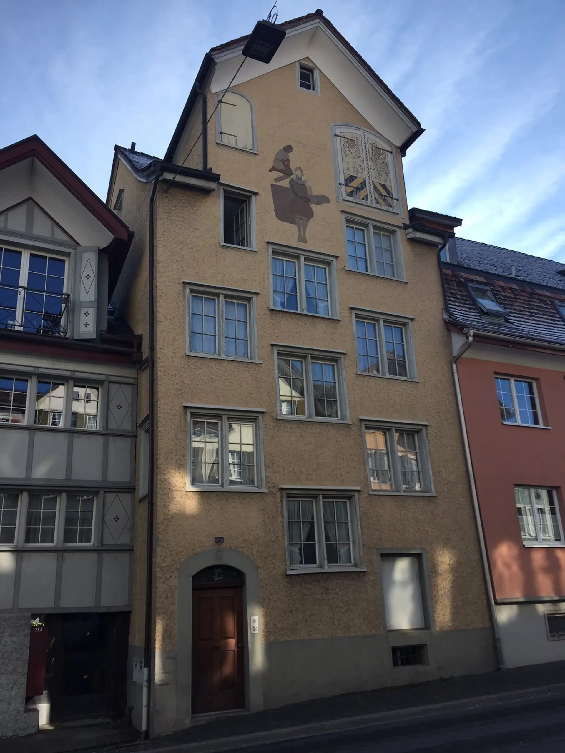 Heimelige 3,5-Zimmer- Altbauwohnung mit Parkplatz und grossem Sitzplatz