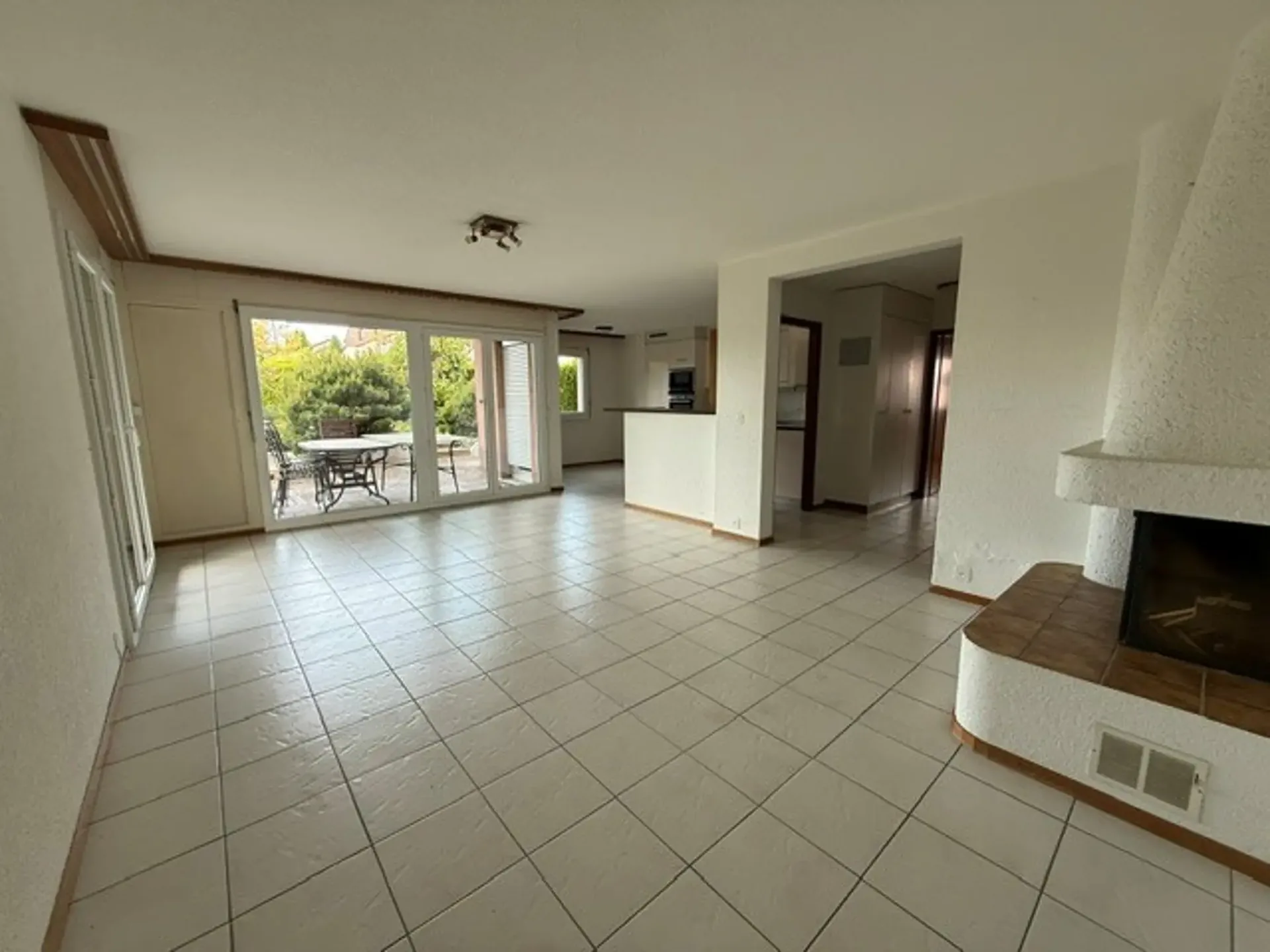 Spacious 5.5-room apartment in Savigny