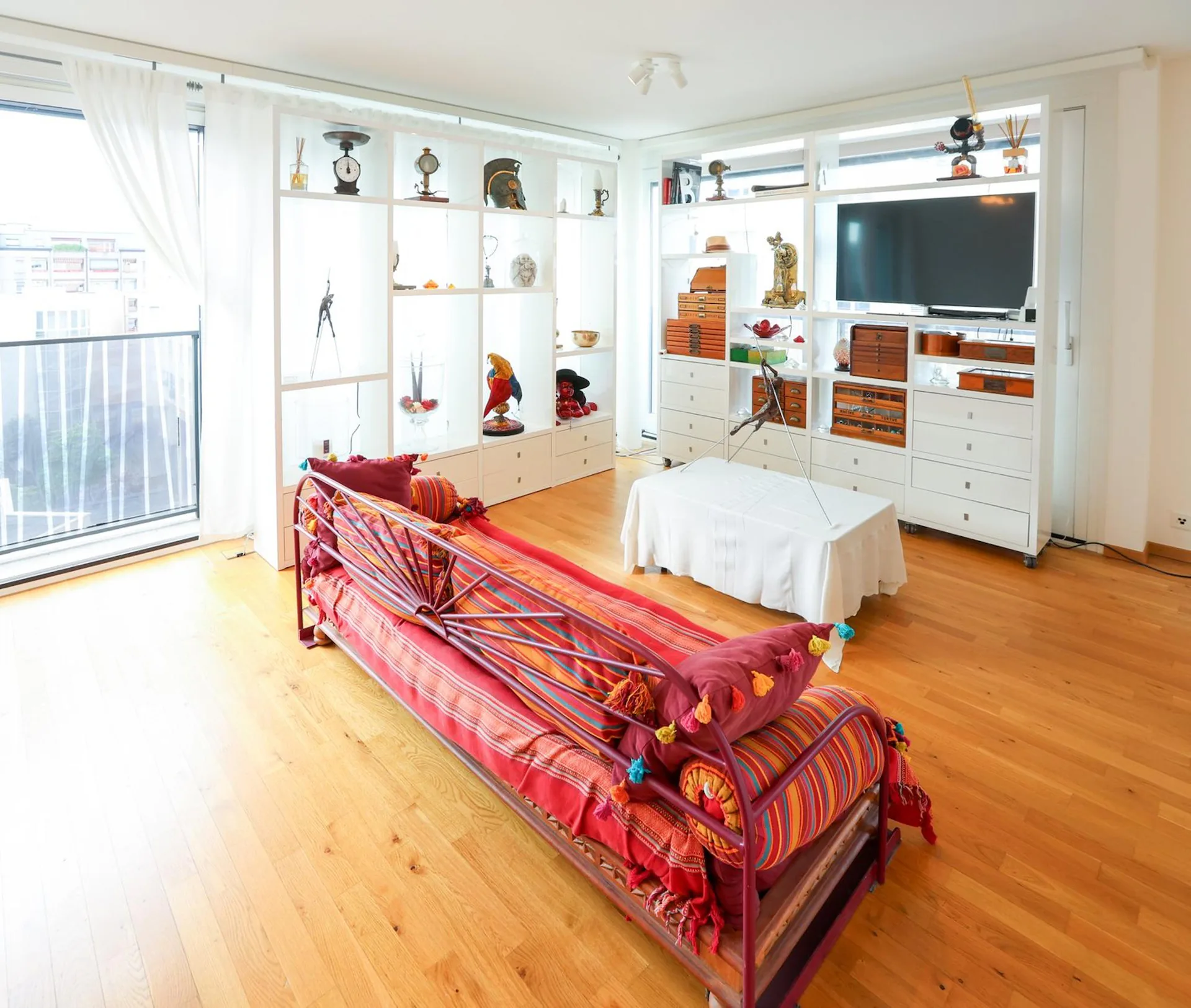 Bright and quiet apartment in the heart of Acacias