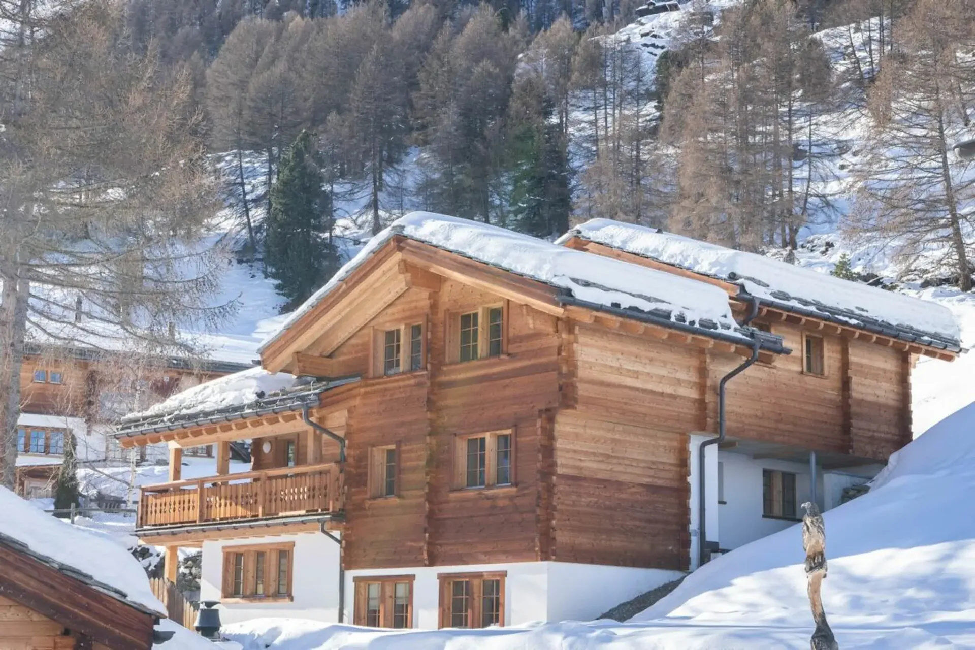 Exclusive secondary residence chalet directly on the ski slope