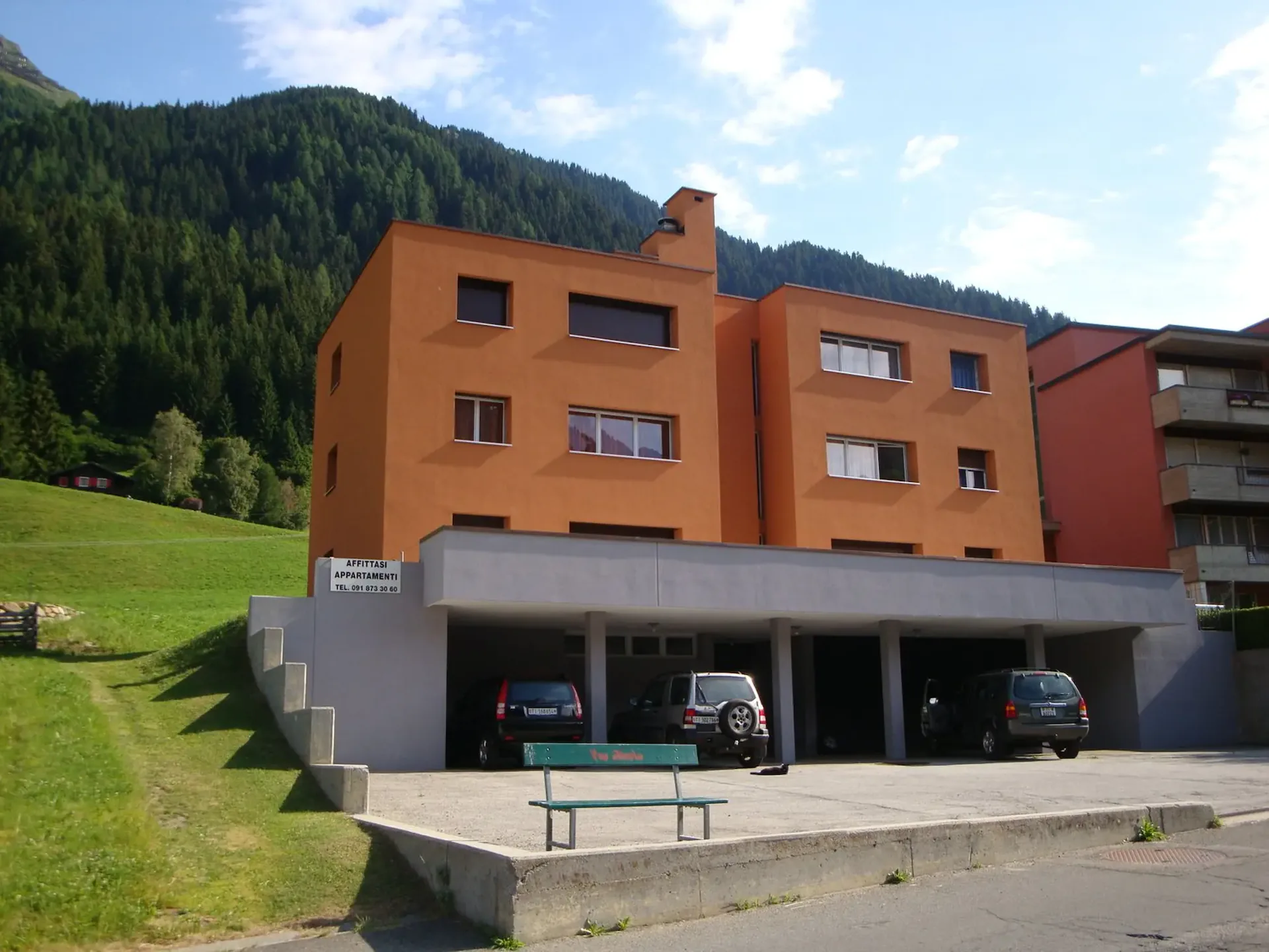 AIROLO - Helles 3.5-Zimmer-Apartment im 3. Stock mit Aufzug