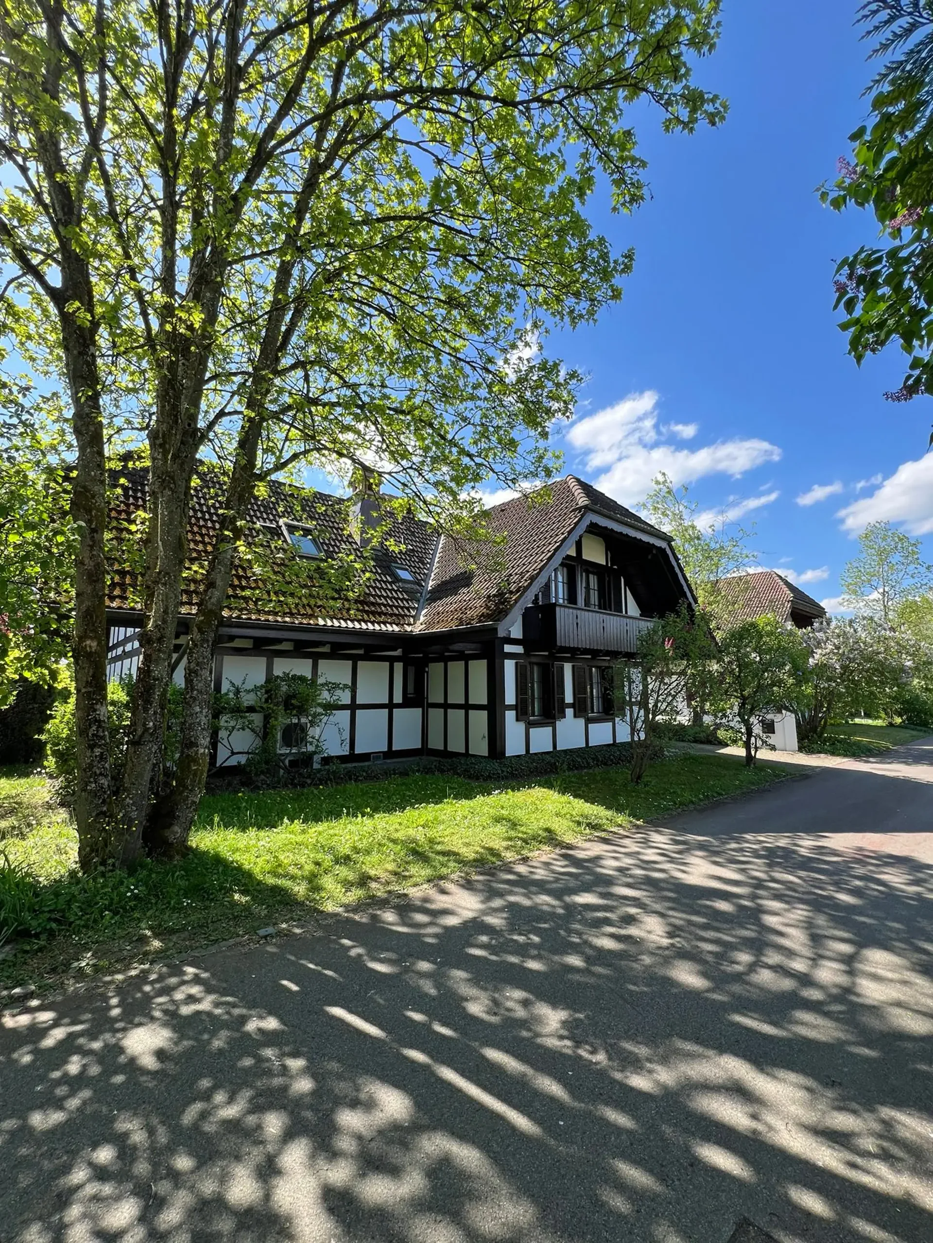 Charming 5.5-room farmhouse with a far-reaching view and a special living ambiance