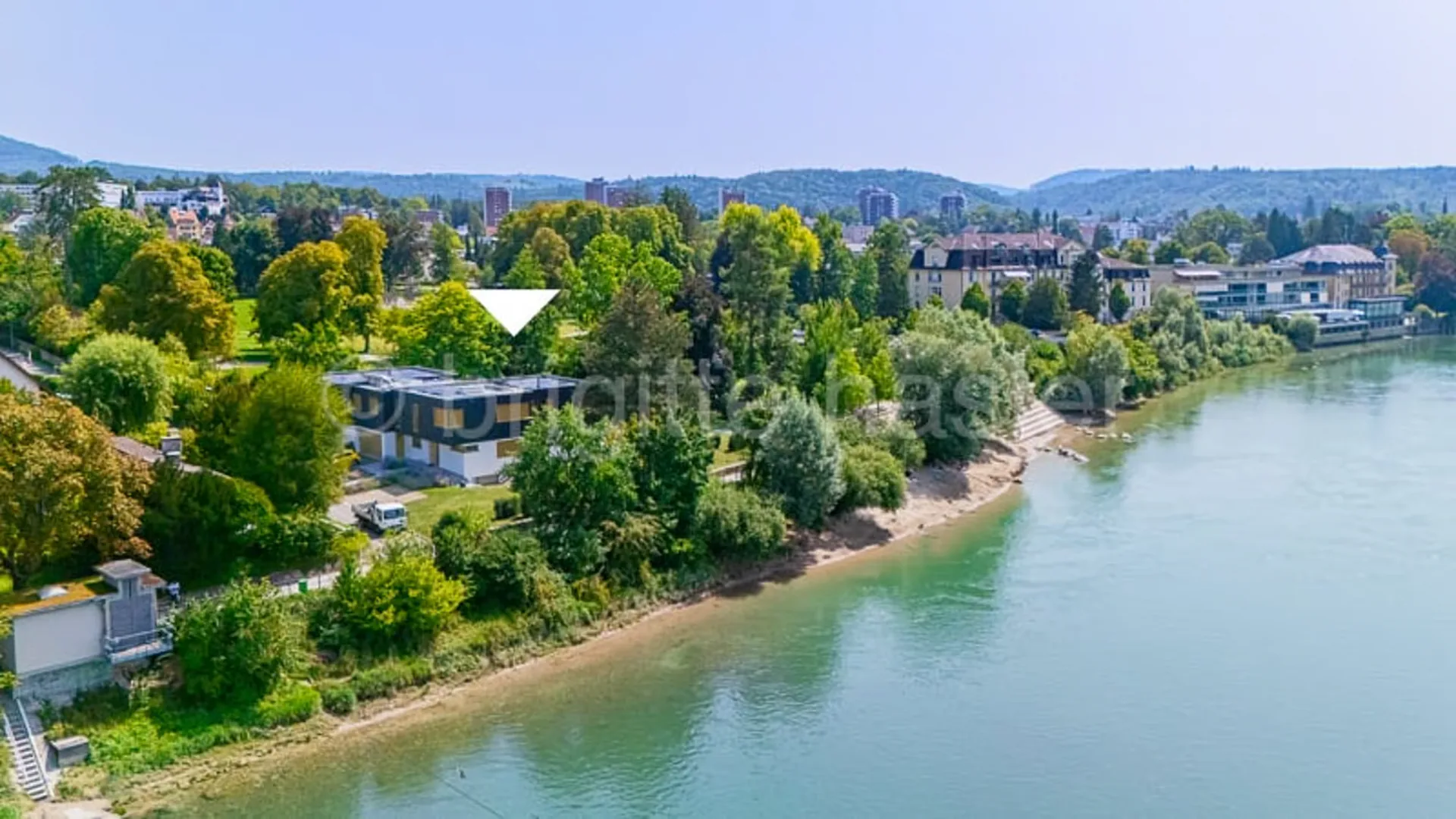 Ambiance de vie exclusive directement sur le Rhin - Propriété avec design intérieur moderne et de haute qualité
