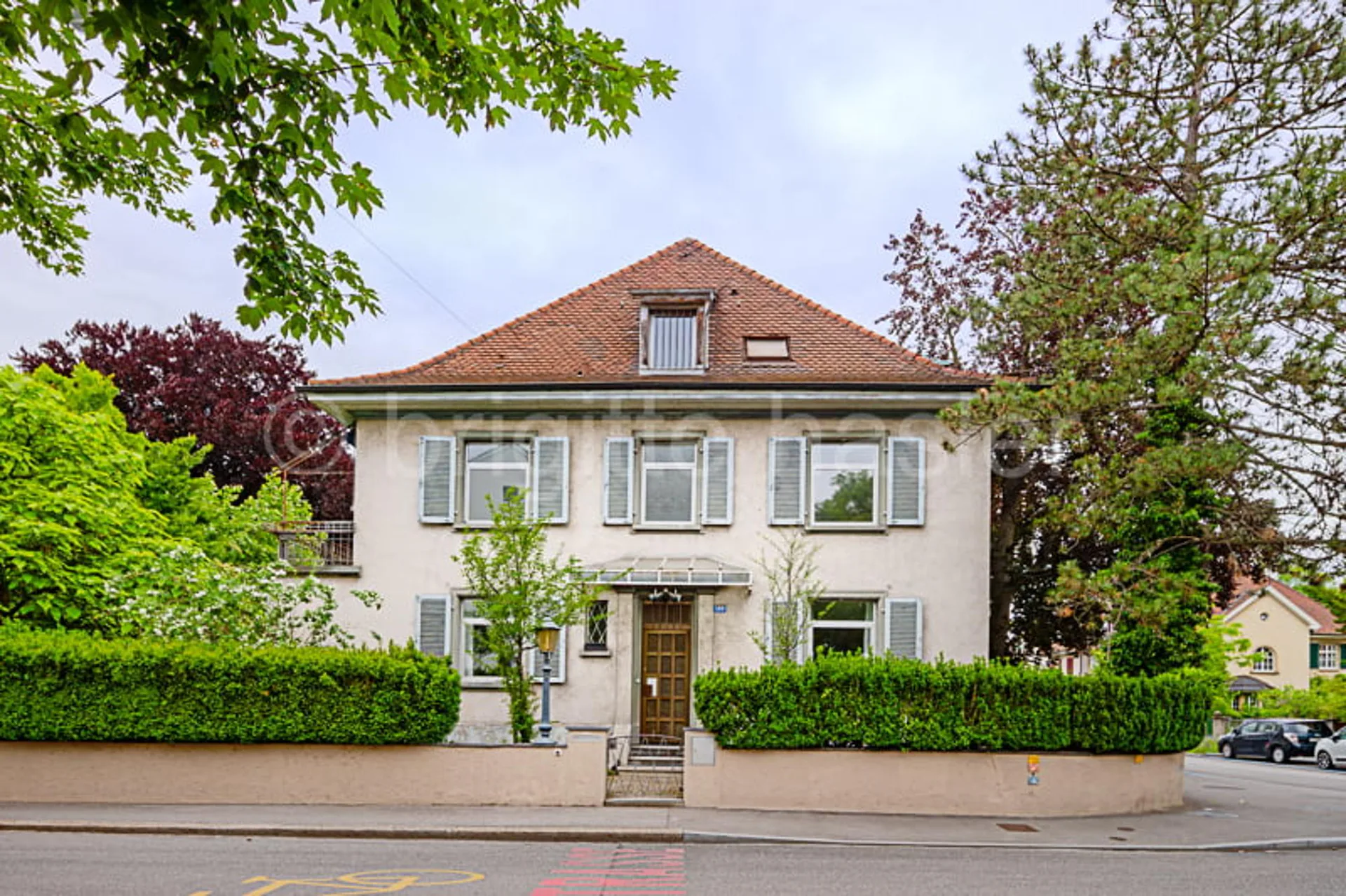 Maison de coin unifamiliale de 8 pièces modernisée dans un quartier résidentiel central à St. Alban