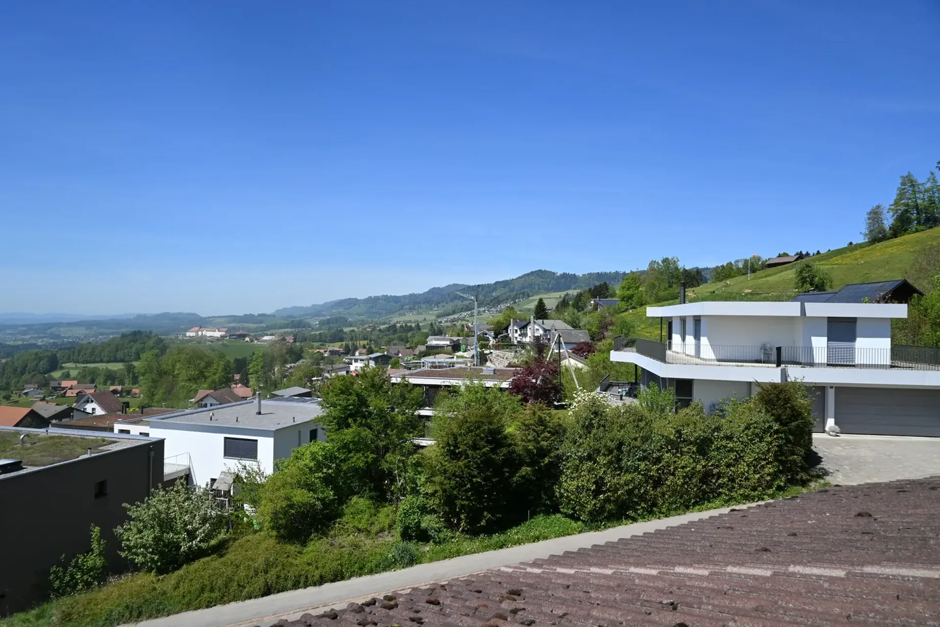 Appartamento mansardato di 2,5 locali confortevole con bella vista a Uetliburg