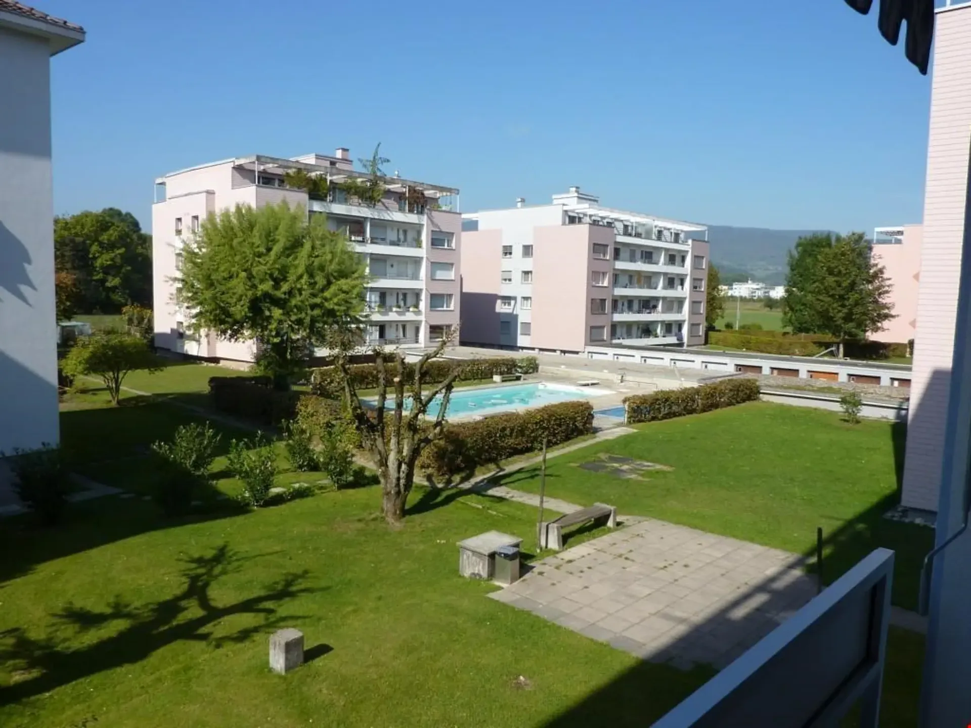renovierte 4.5-Zimmerwohnung an ruhiger Lage mit Aussen-Pool