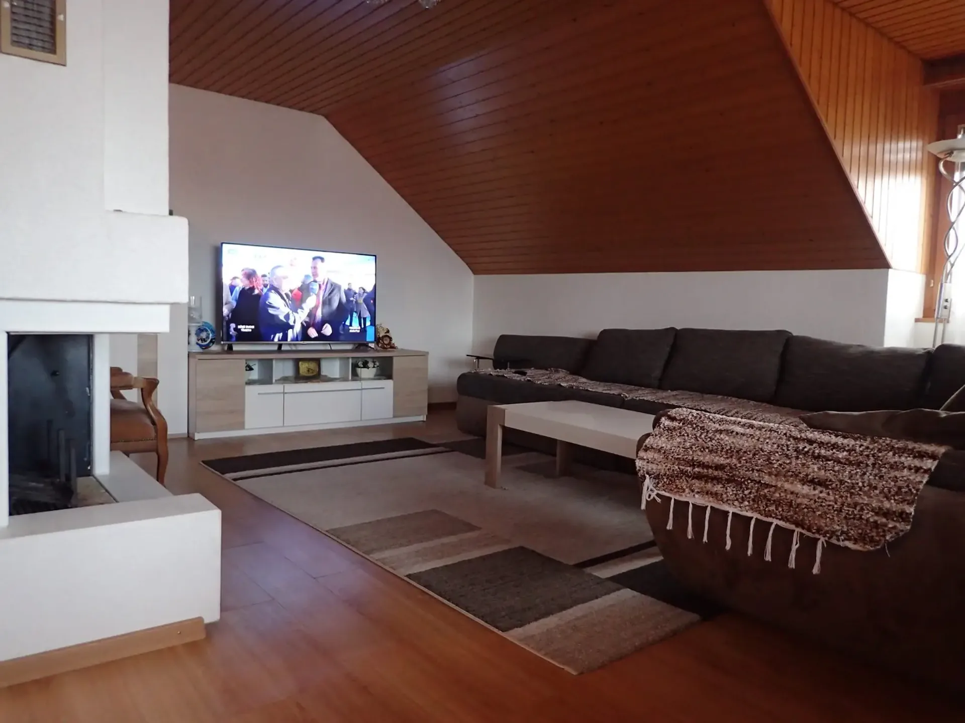 Cozy 3.5-room attic apartment with fireplace
