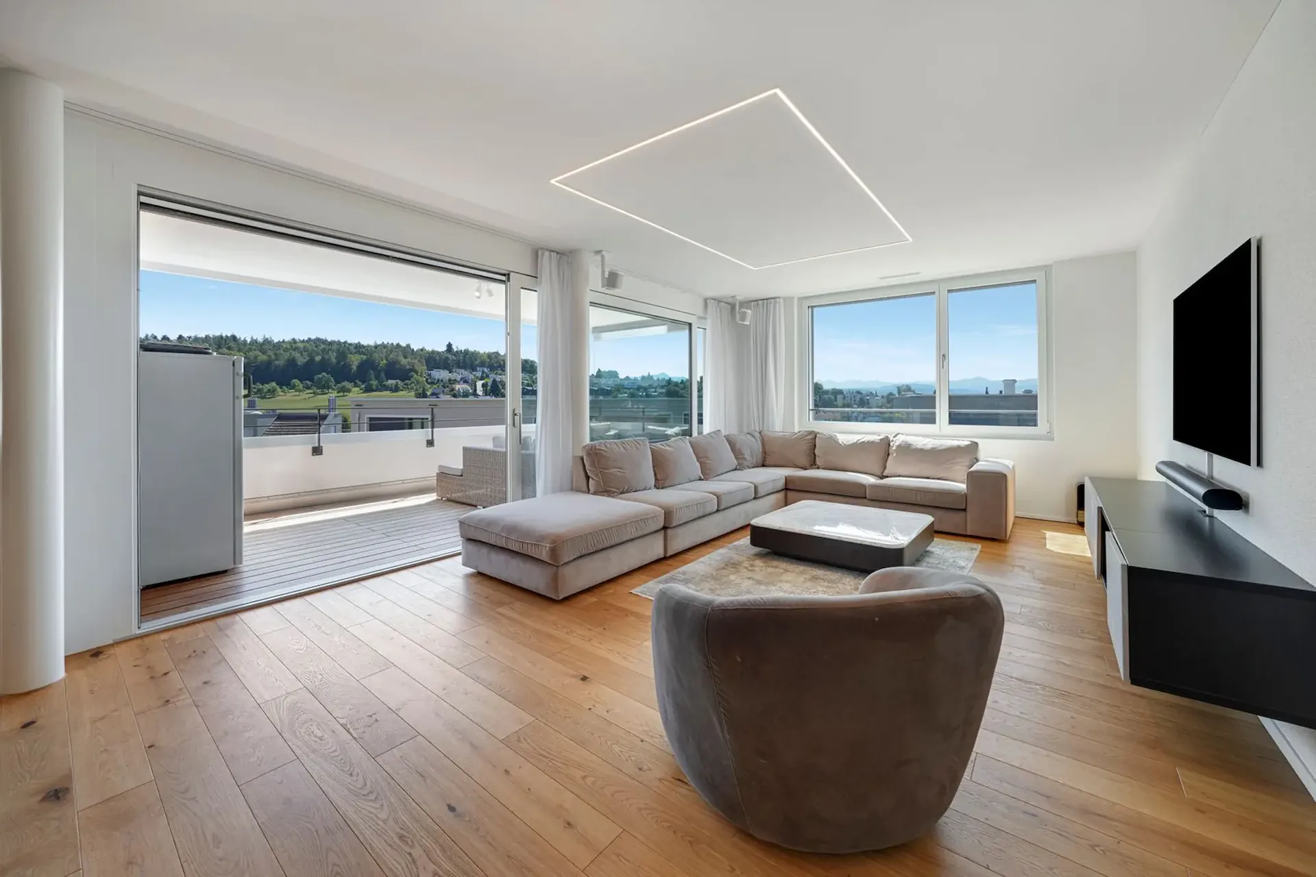 A home with a wide and mountain view as well as high living quality