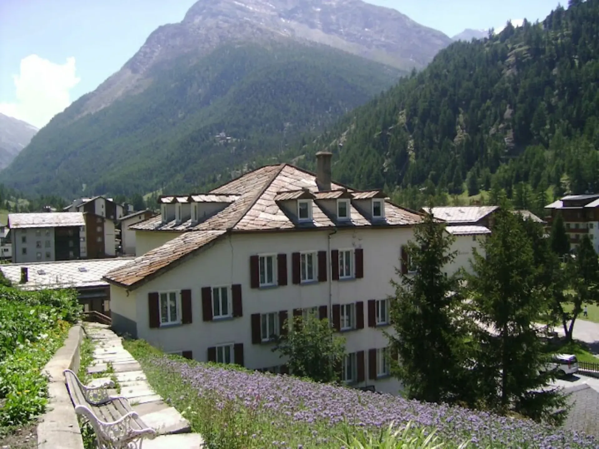 Monte Moro Gruppenhaus mit 93 Betten! Freie Sicht auf die umliegenden Berge.