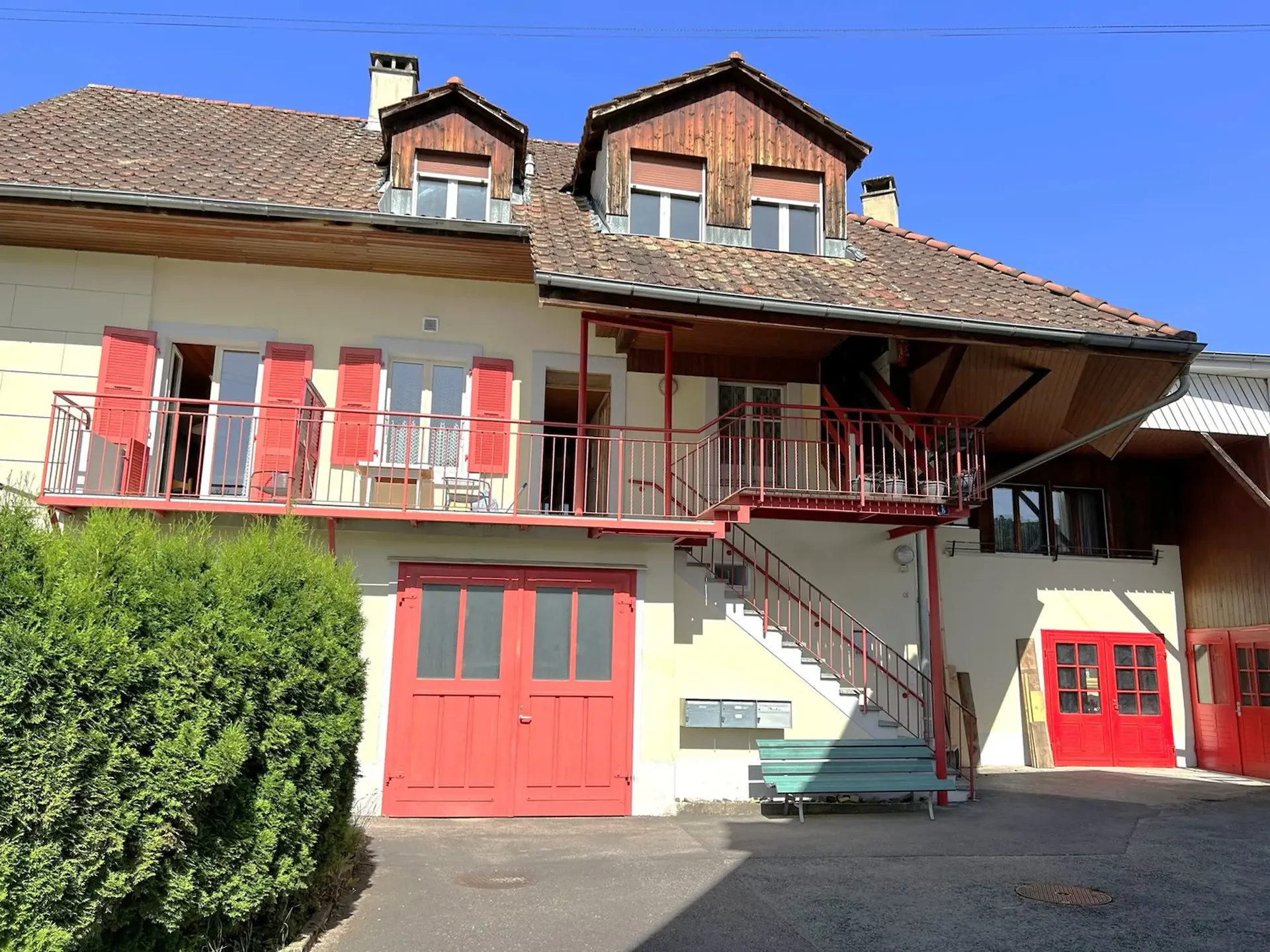 Eigentum mit mehreren Wohnungen und einem Handwerksatelier in Porrentruy