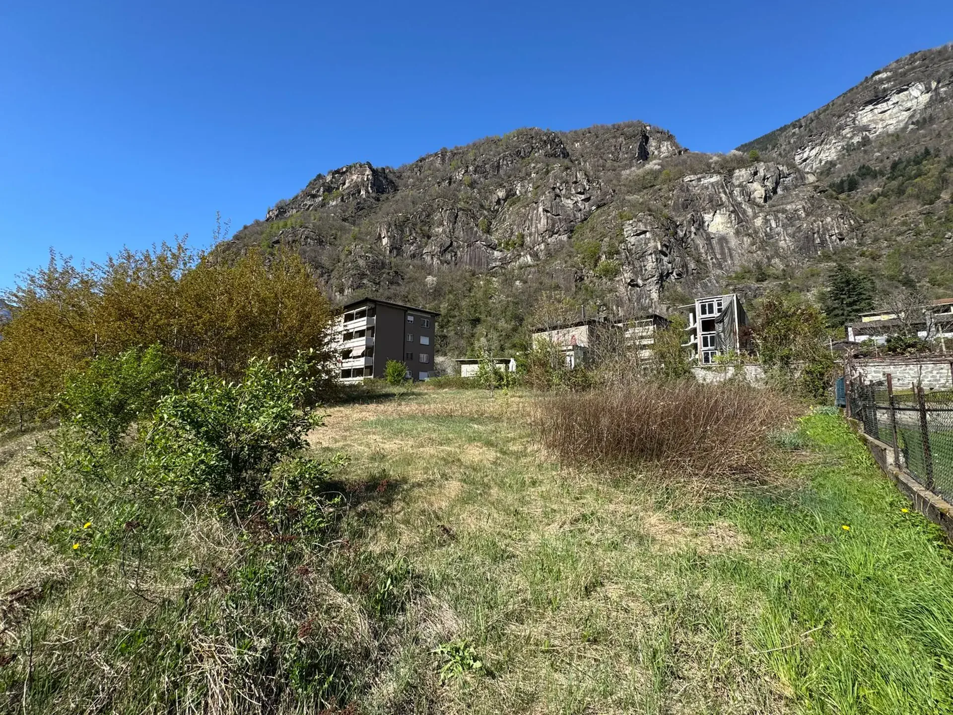 Buildable land for apartment building or houses in Bodio