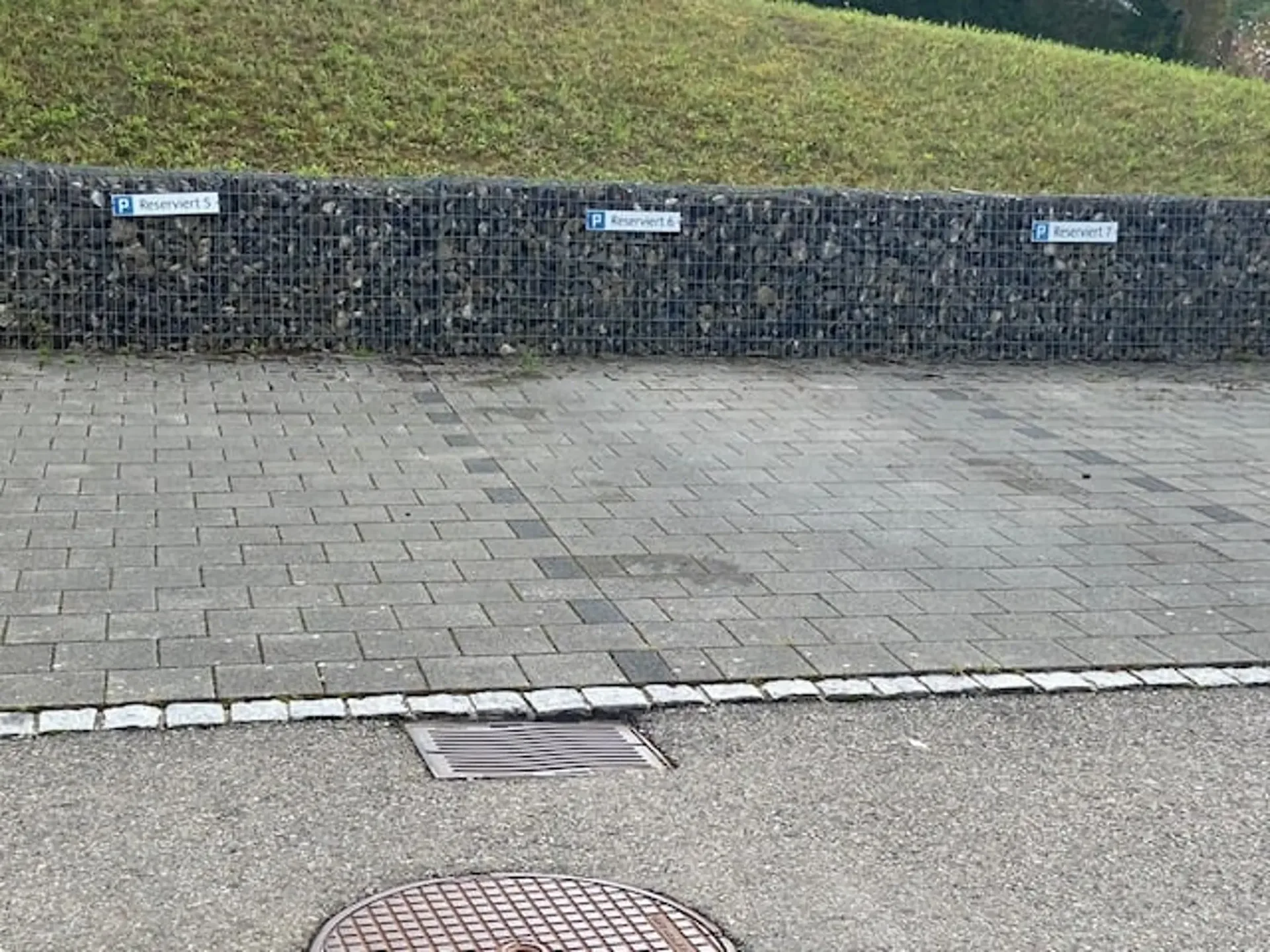 Aussenparkplätze in Büren ab sofort zu vermieten
