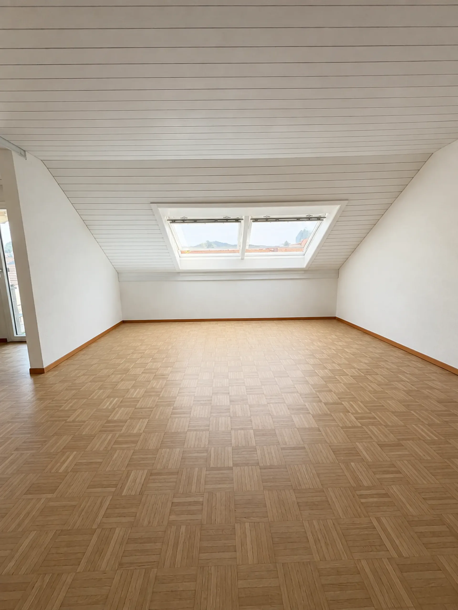 Spacious, bright apartment in a well-maintained building