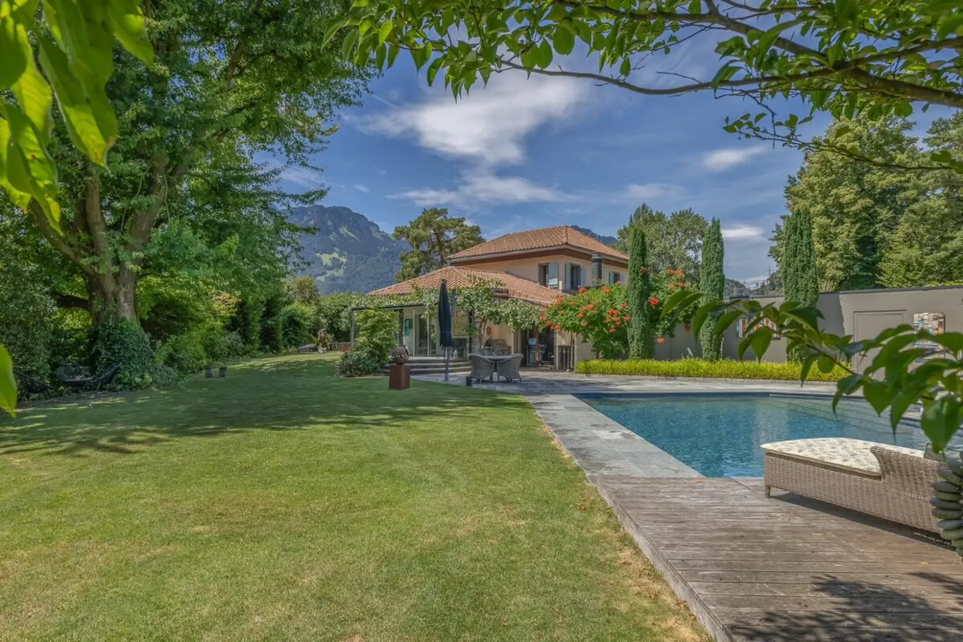 Résidence exclusive avec piscine et jardin idyllique privé