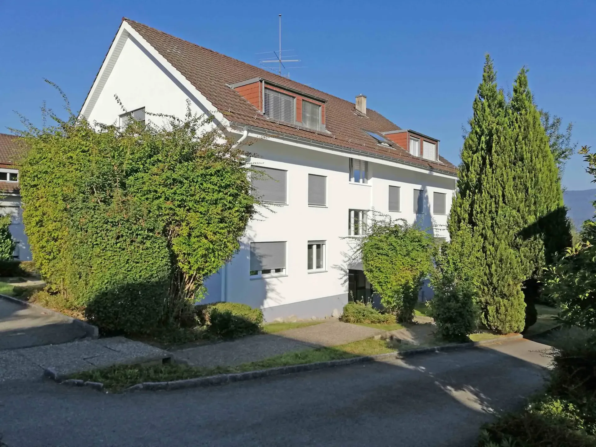 Apartment building in well-maintained condition with a gross return of 4%