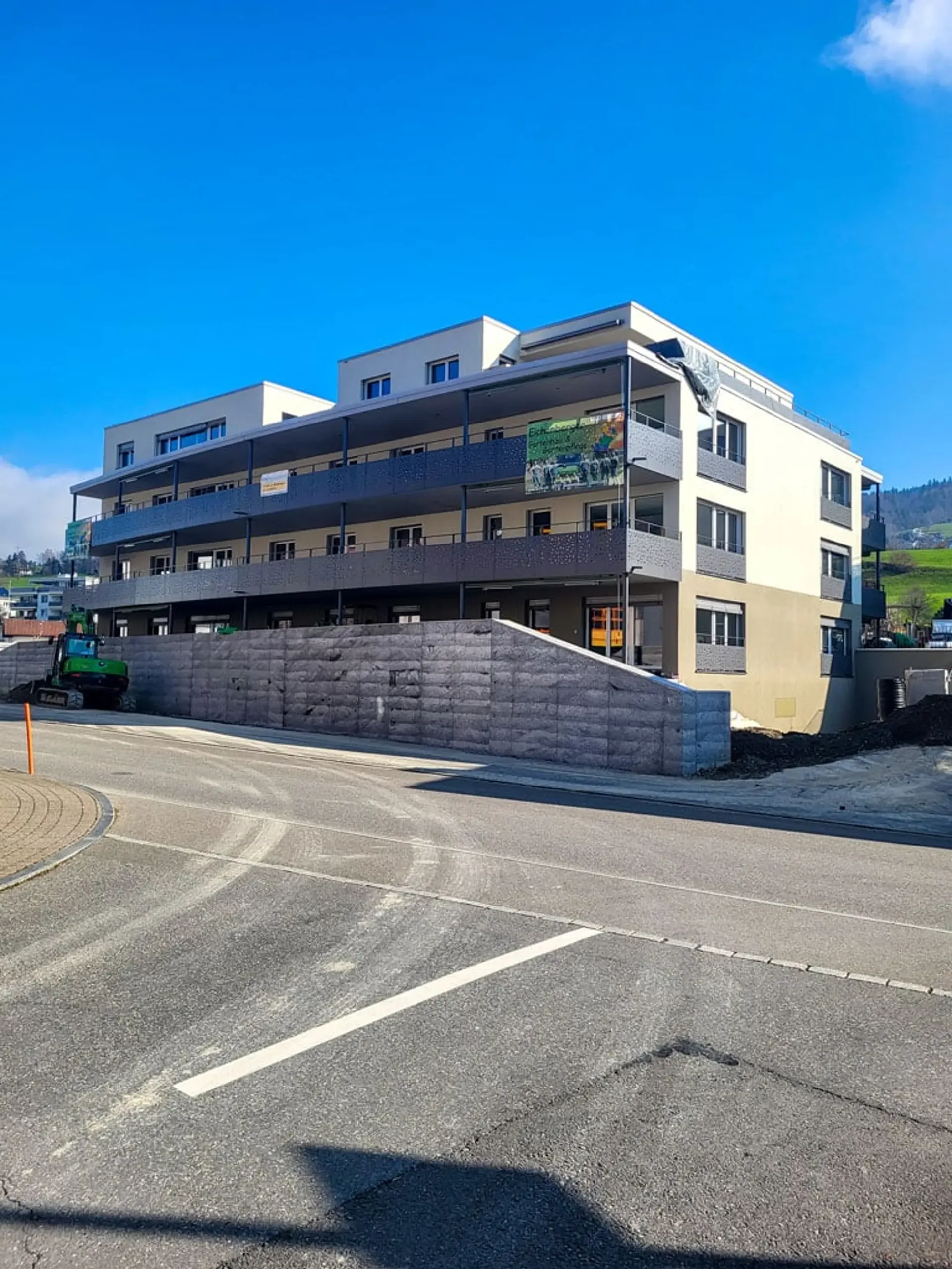 Appartamento nuovo di 3,5 locali con balcone a Gommiswald