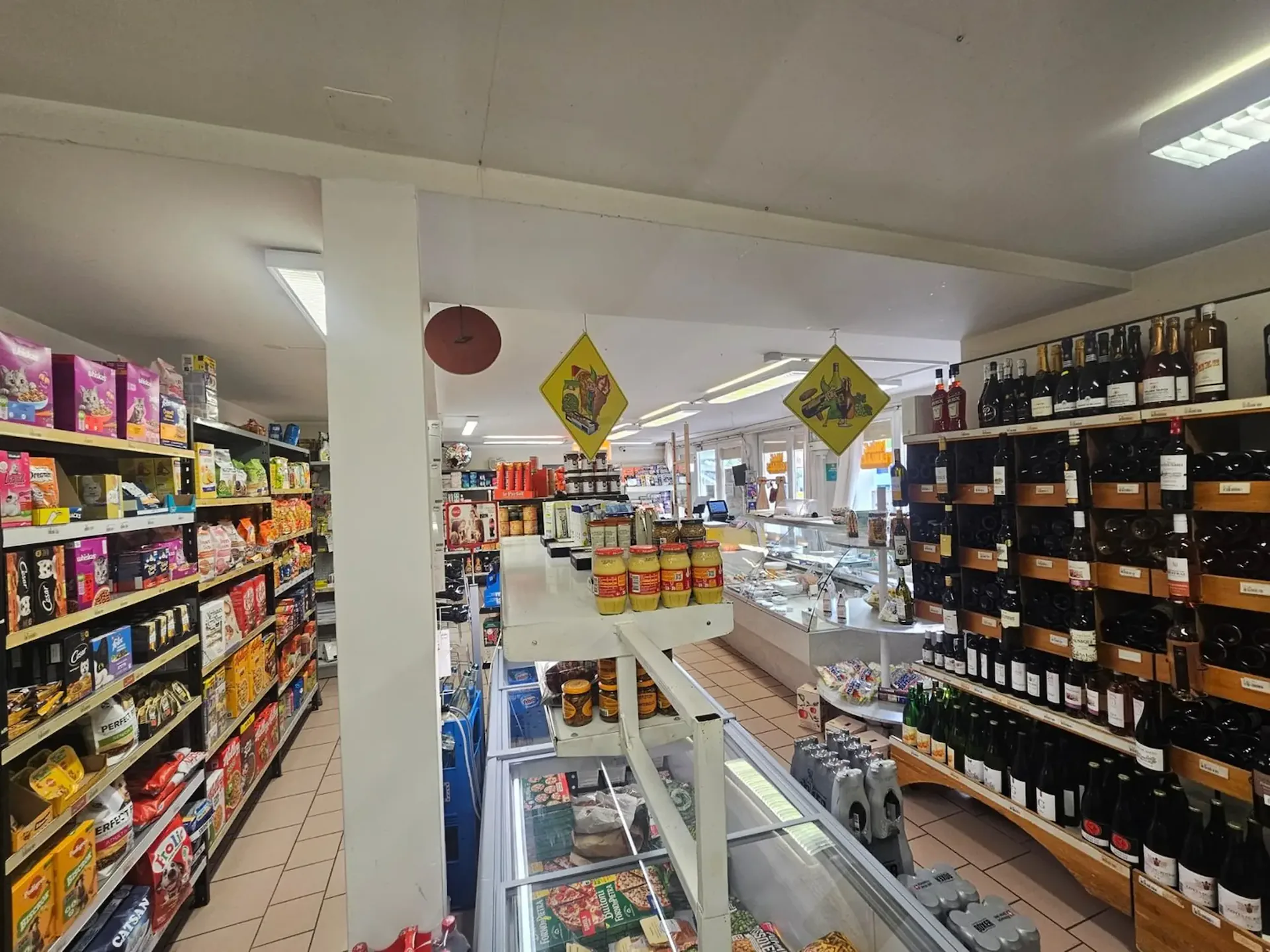 Lokal Gewerbeimmobilie von 75 m² in Froideville - Ideal für Nahversorger