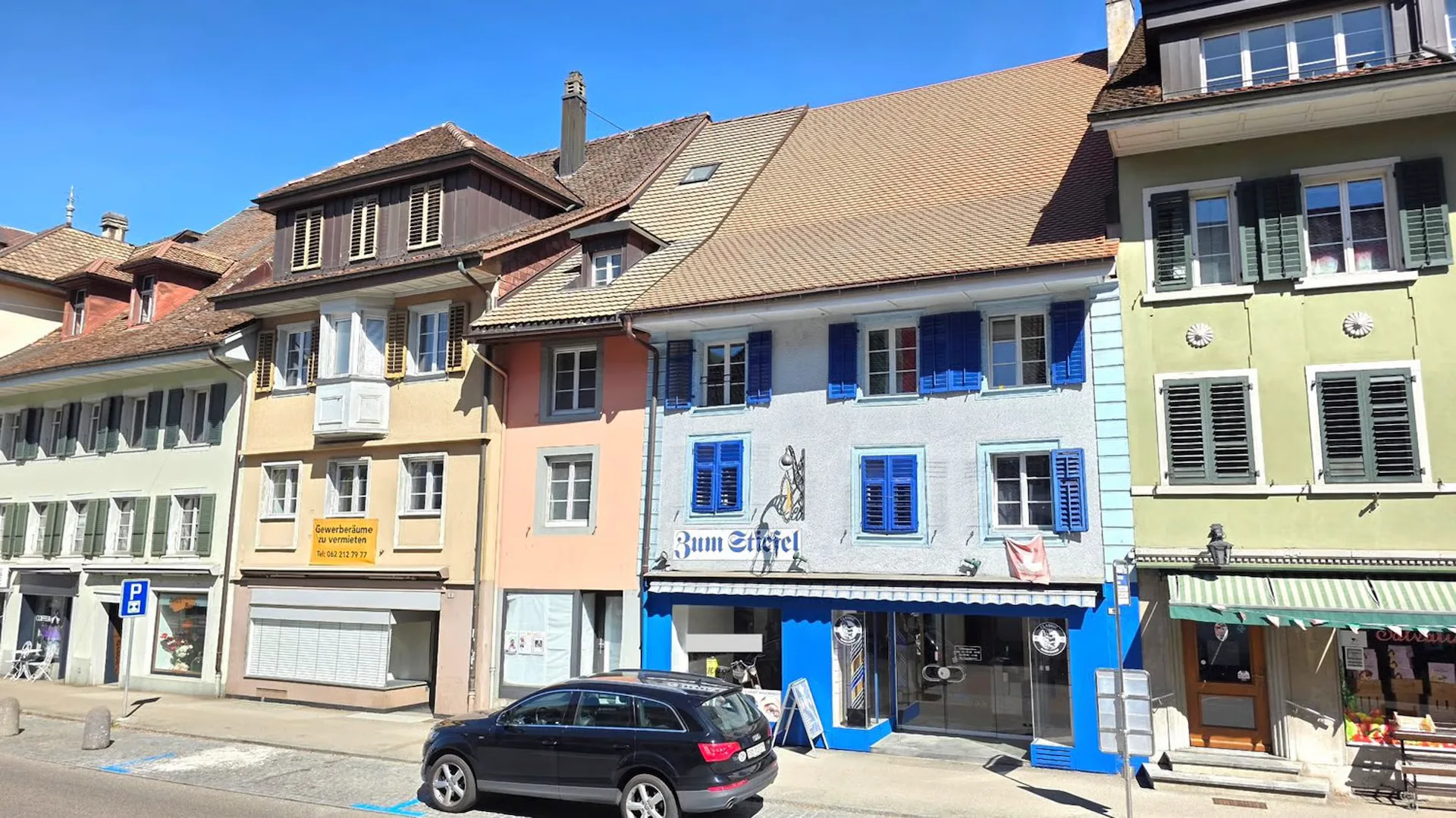 Maison à plusieurs familles charmante avec espace commercial dans un emplacement central à Balsthal