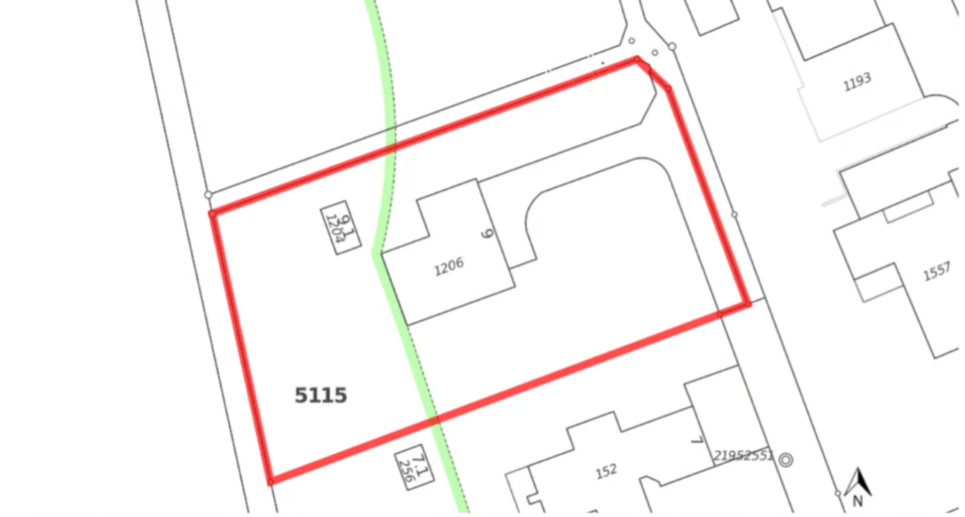Single-family house (in need of renovation) with 1,442m2 large plot