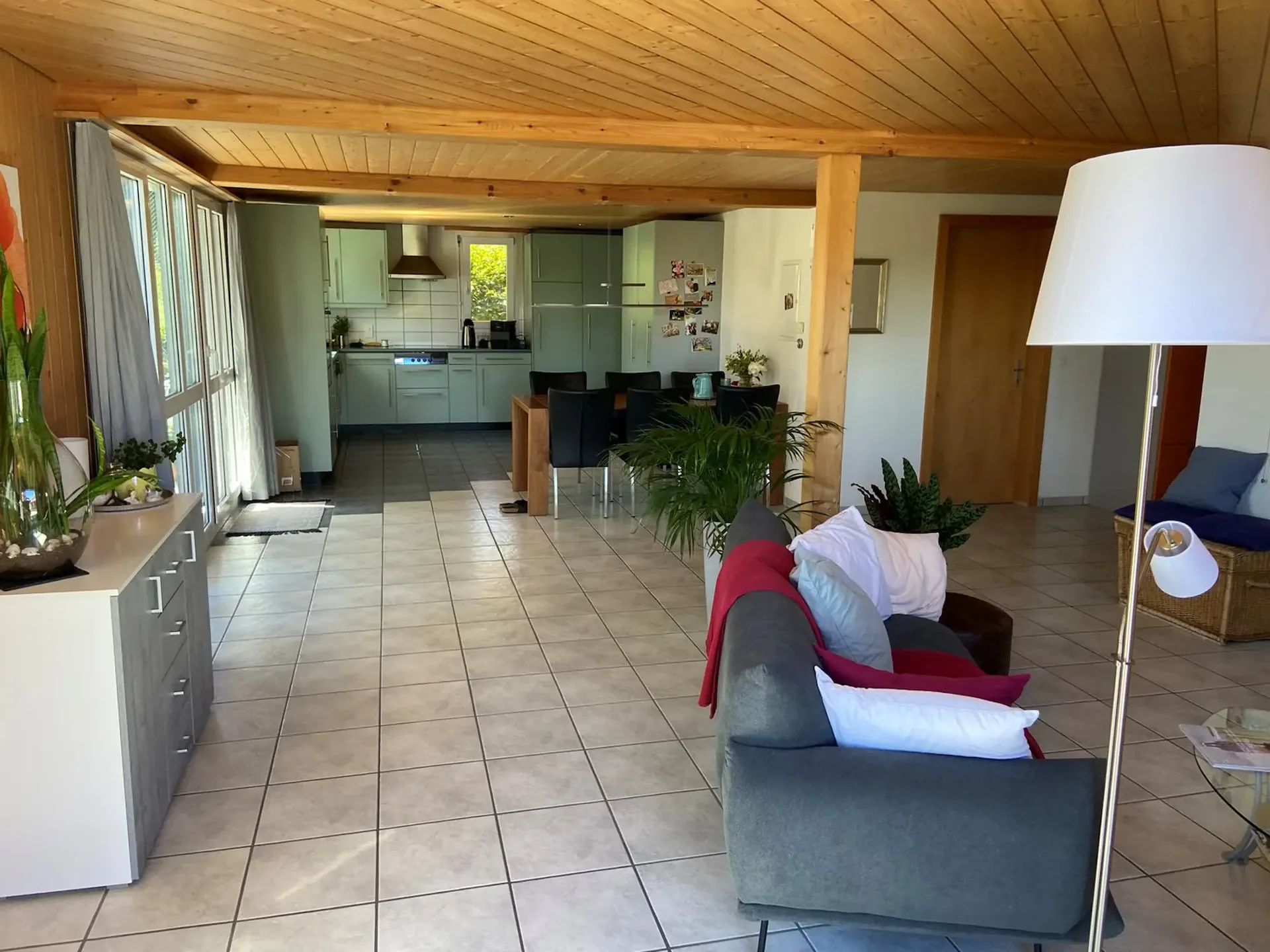 Spacious 6.5-room apartment with large terrace and garden