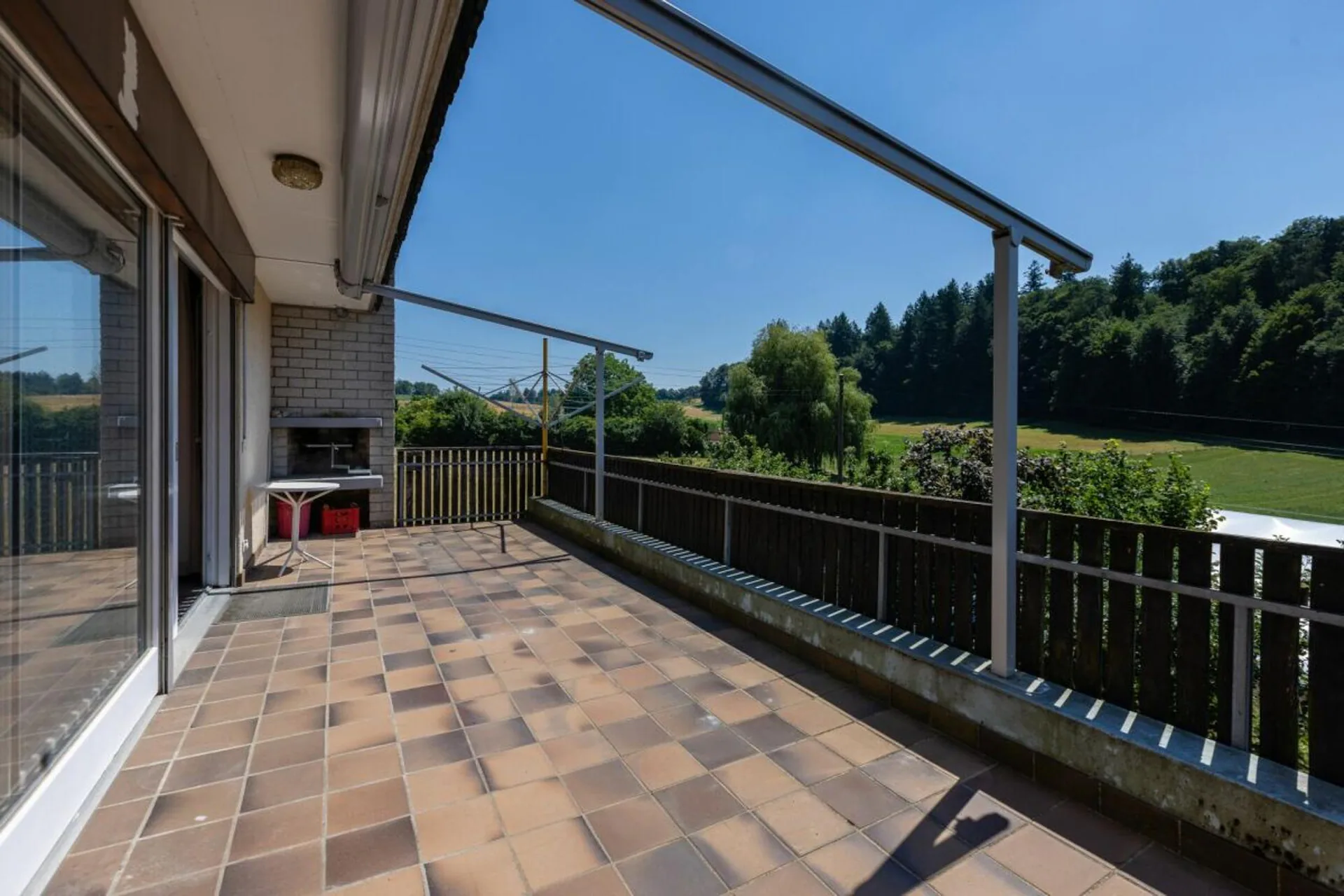 Cerchi una casa in campagna con potenziale, pace e buona accessibilità?